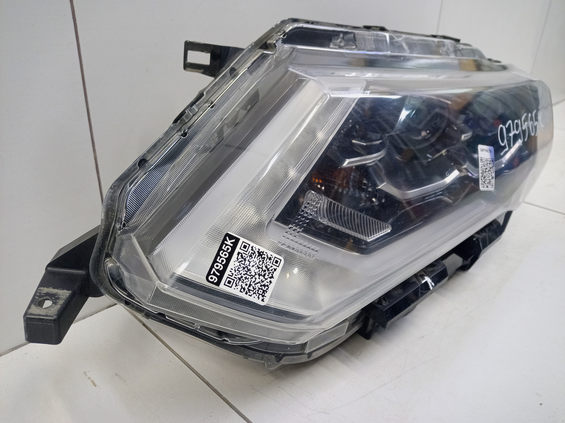 Фара передняя левая Nissan X-Trail T32 Restail LED