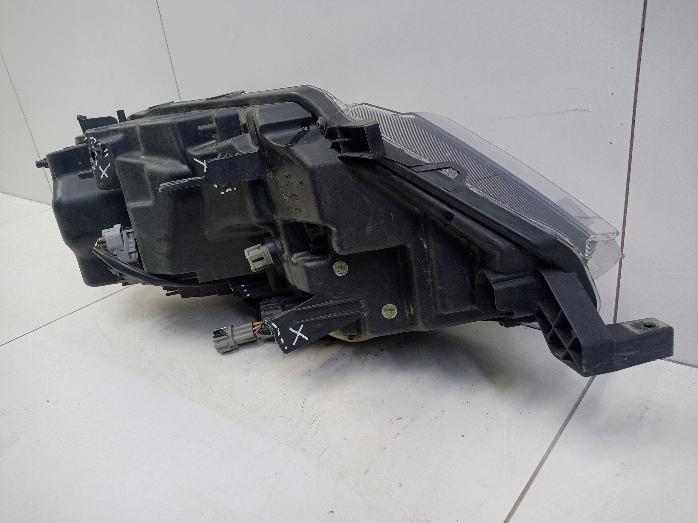 Фара передняя левая Nissan X-Trail T32 Restail LED