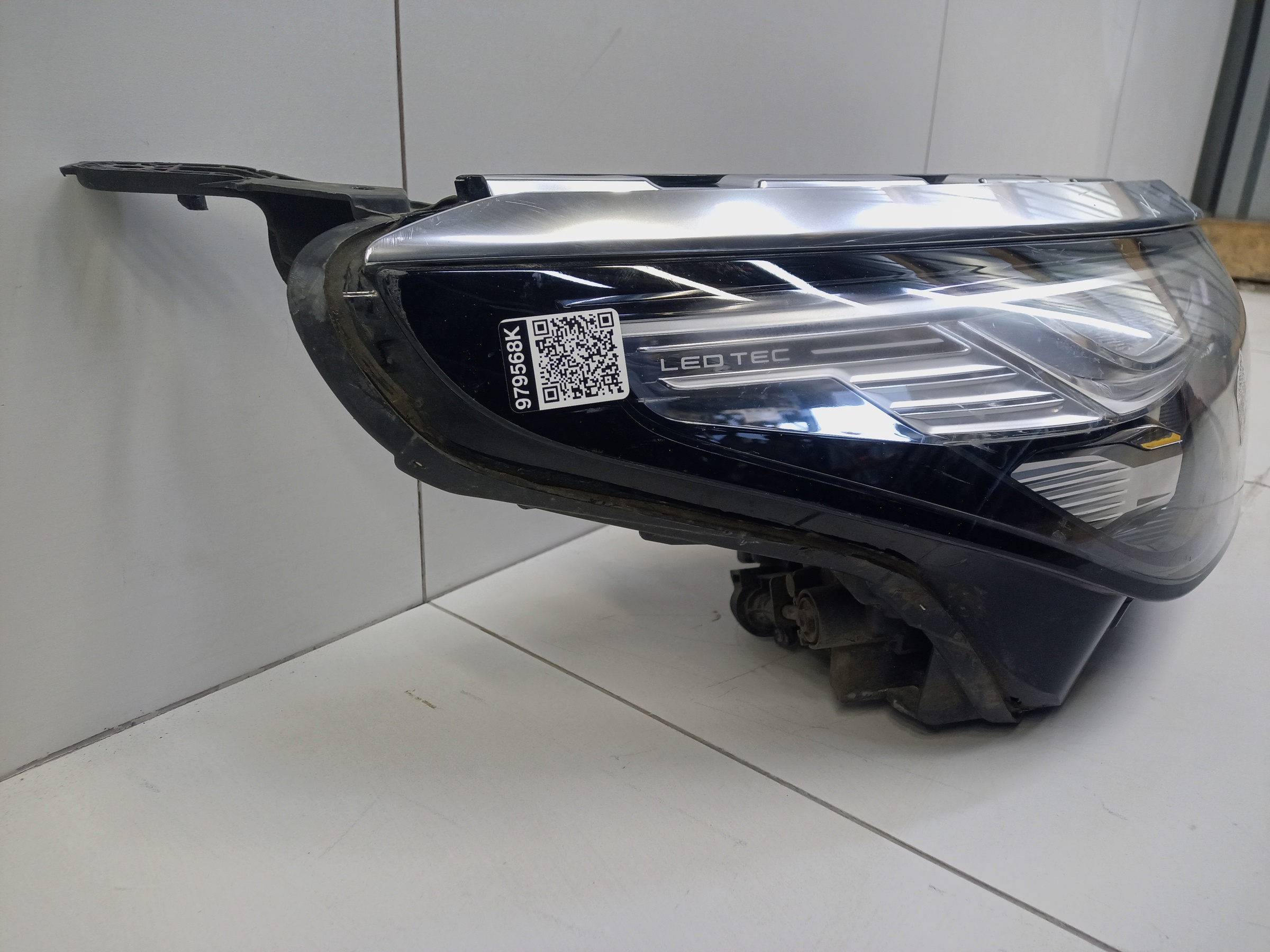 Фара передняя правая Exeed VX LED