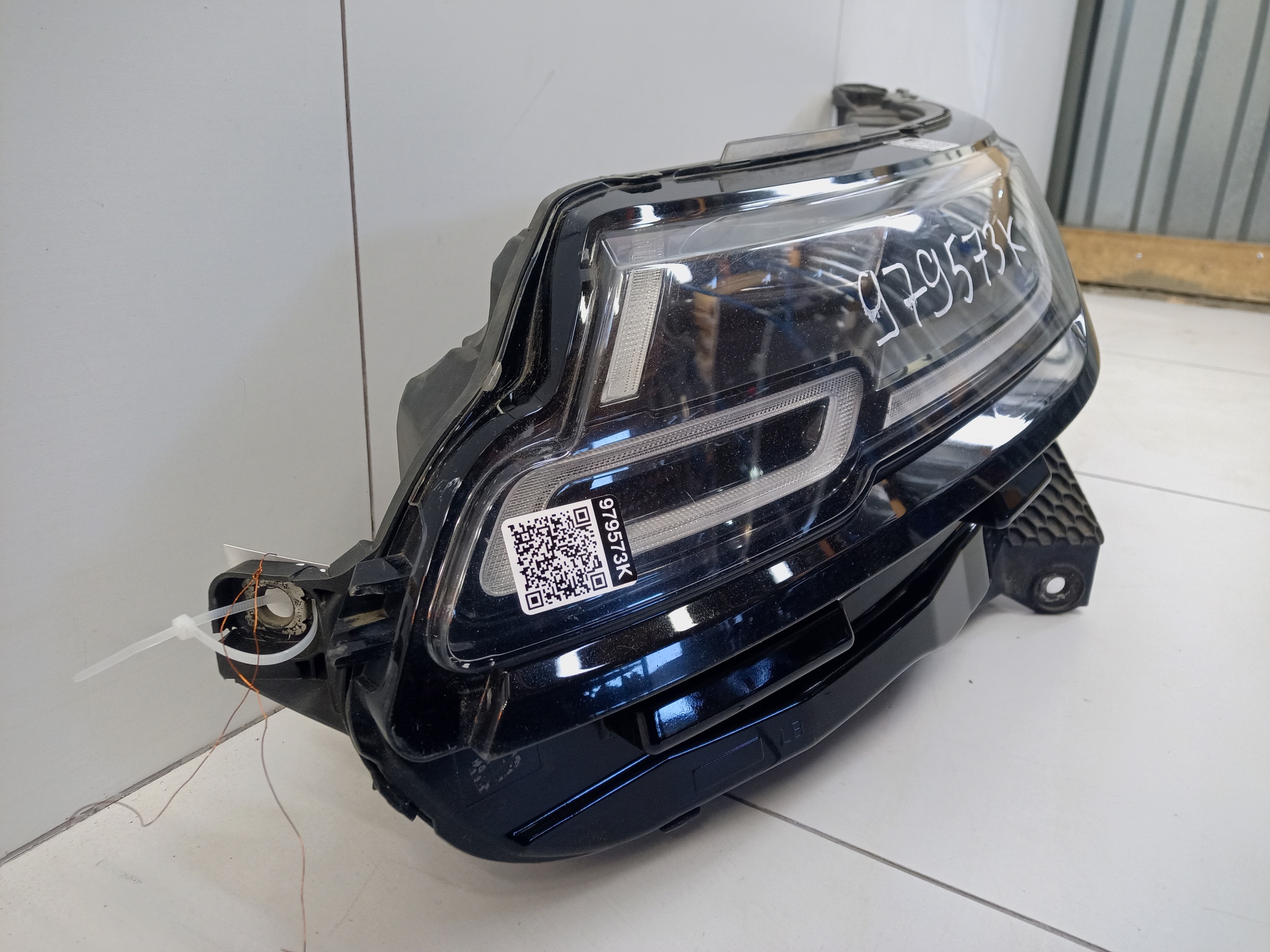 Фара передняя левая Land Rover Range Rover Velar LED