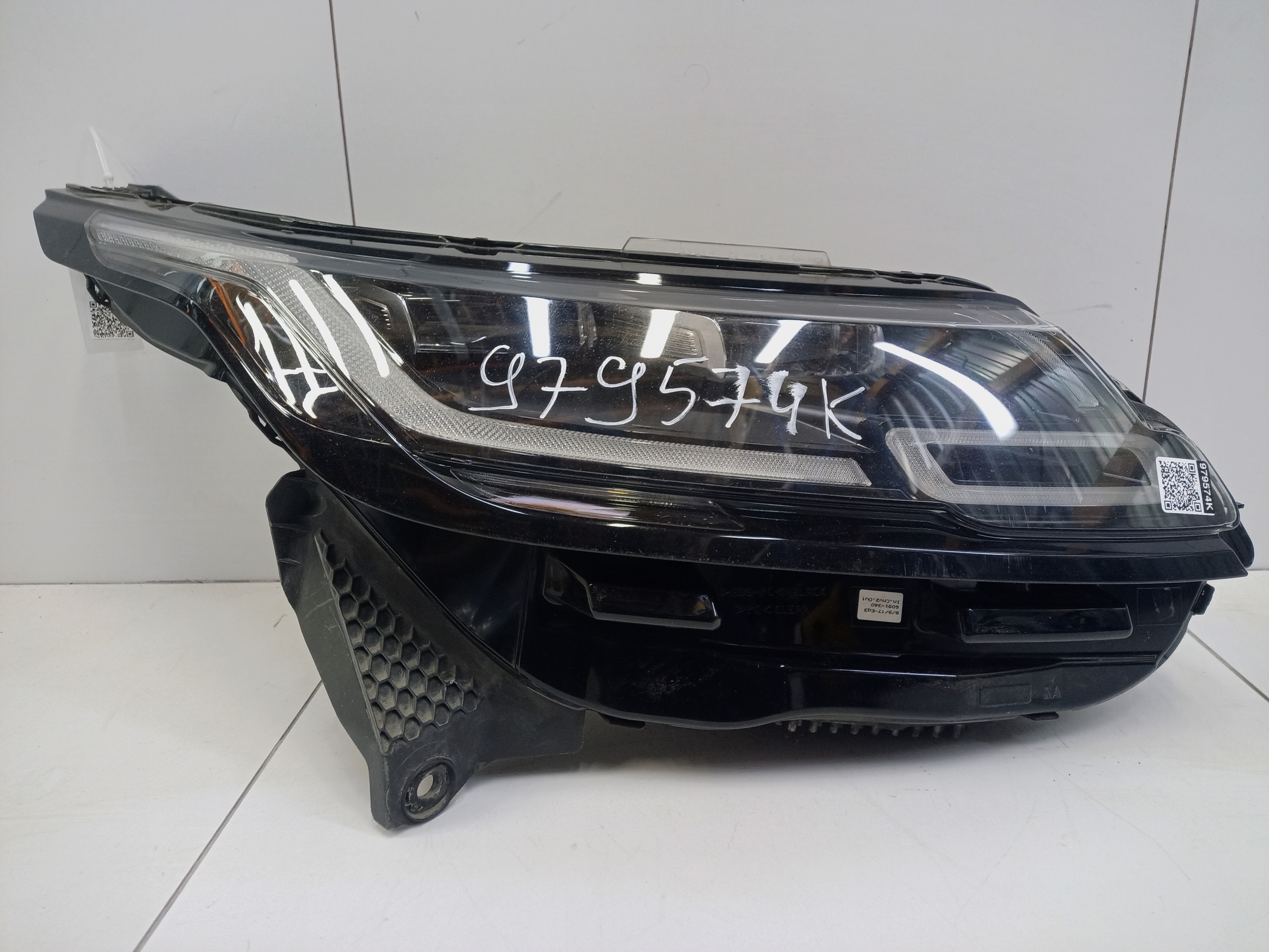 Фара передняя правая Land Rover Range Rover Velar LED