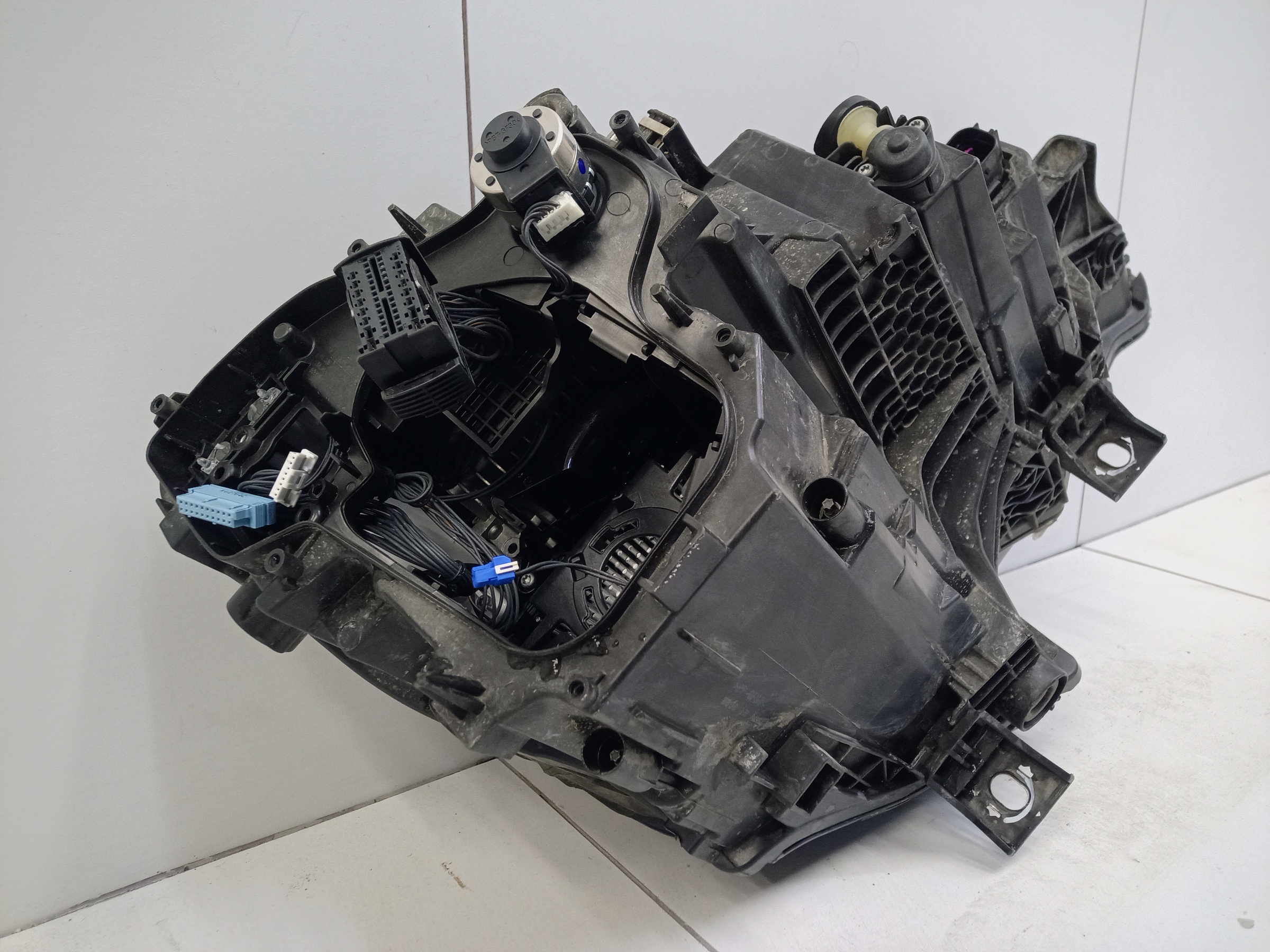 Фара передняя левая Audi Q8 Matrix