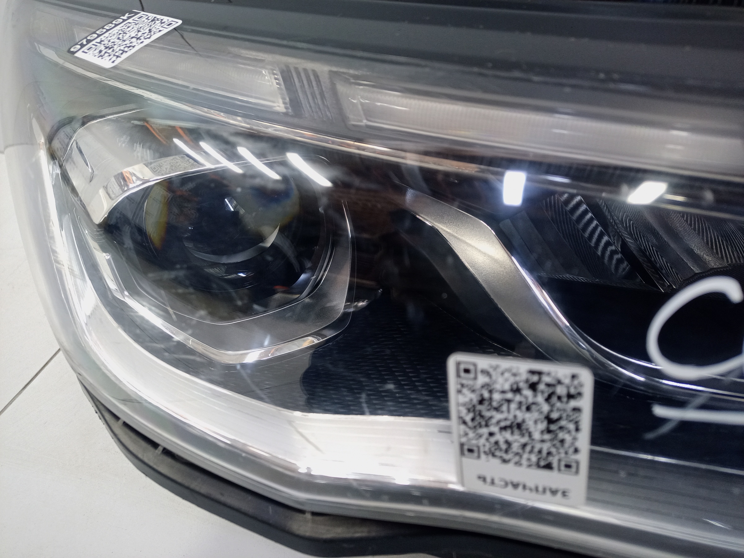 Фара передняя правая Geely Emgrand 2 LED