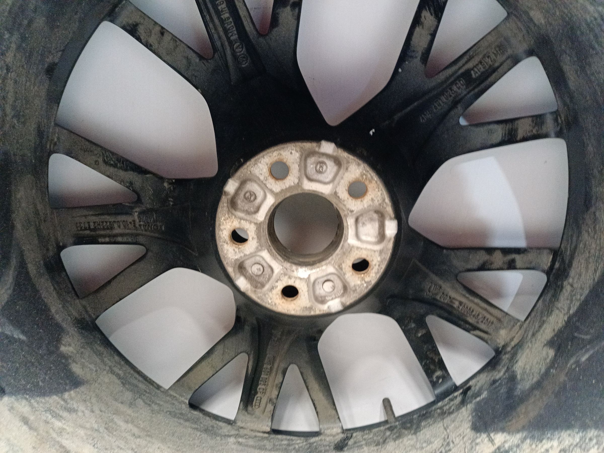 Диск колеса литой Audi Q8 R22