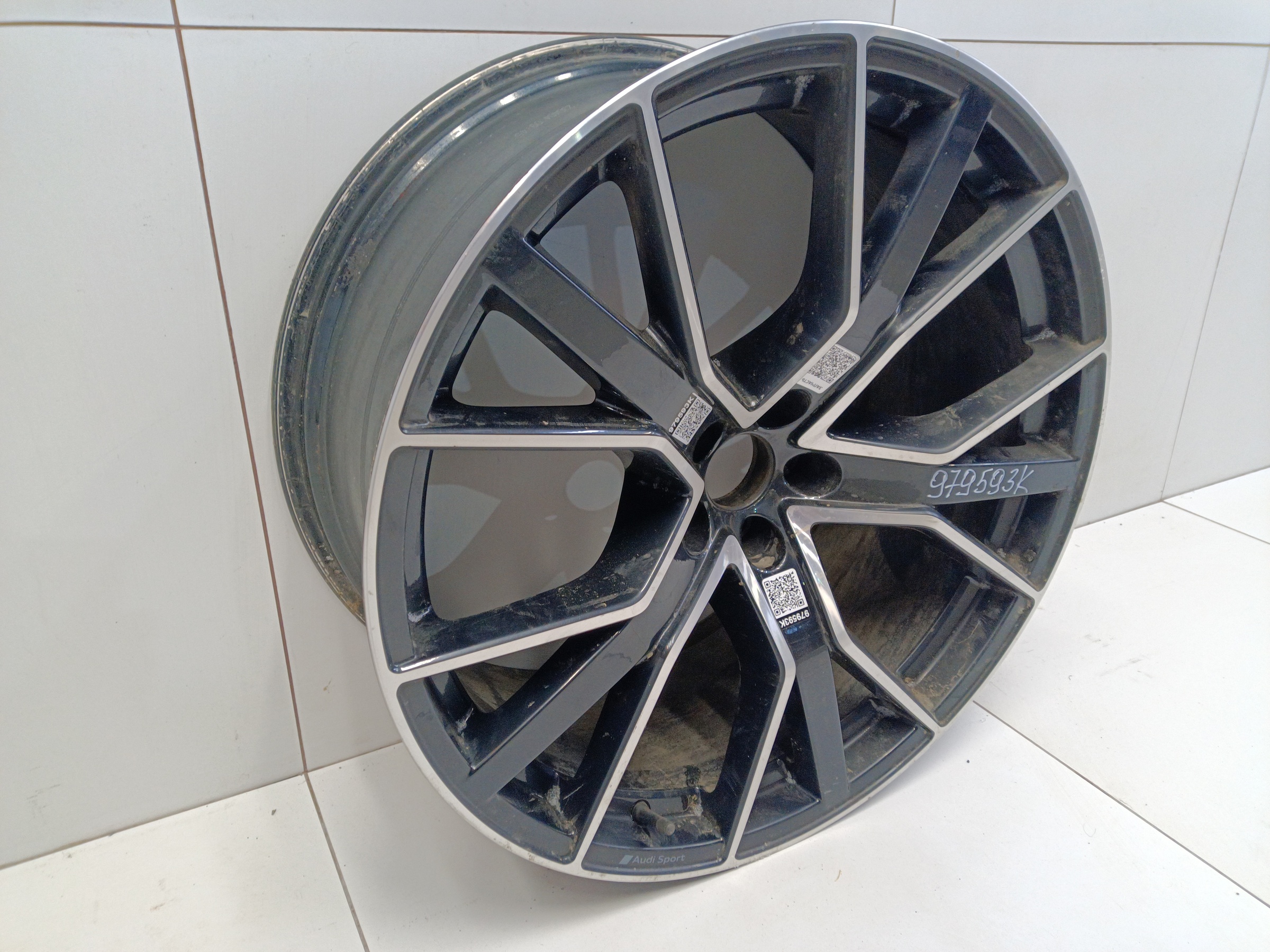 Диск колеса литой Audi Q8 R22