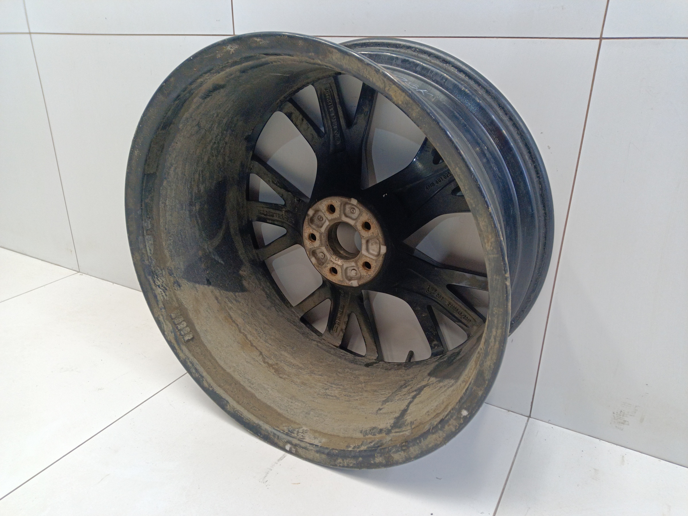 Диск колеса литой Audi Q8 R22