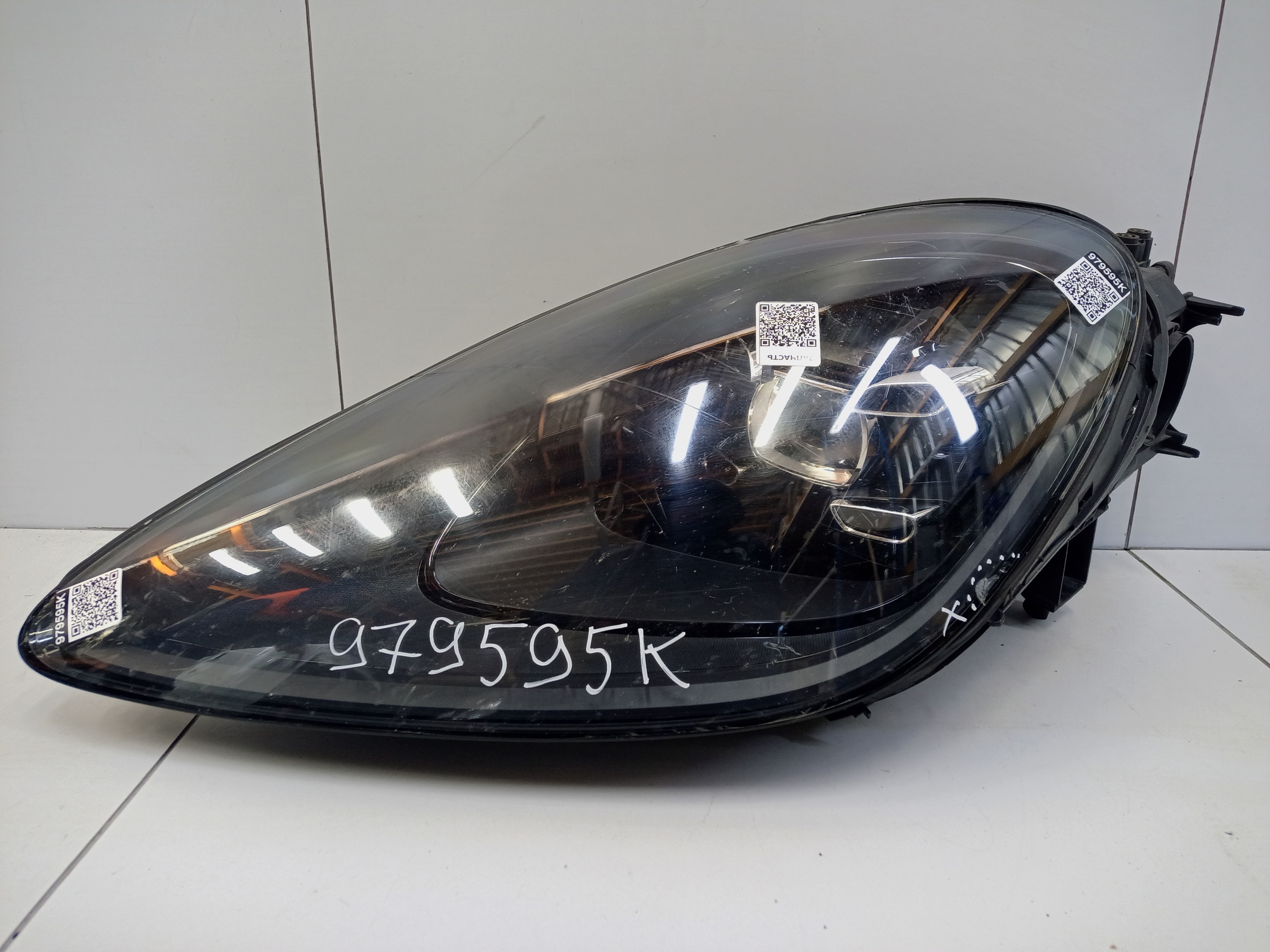 Фара передняя левая Porsche Cayenne 3 LED