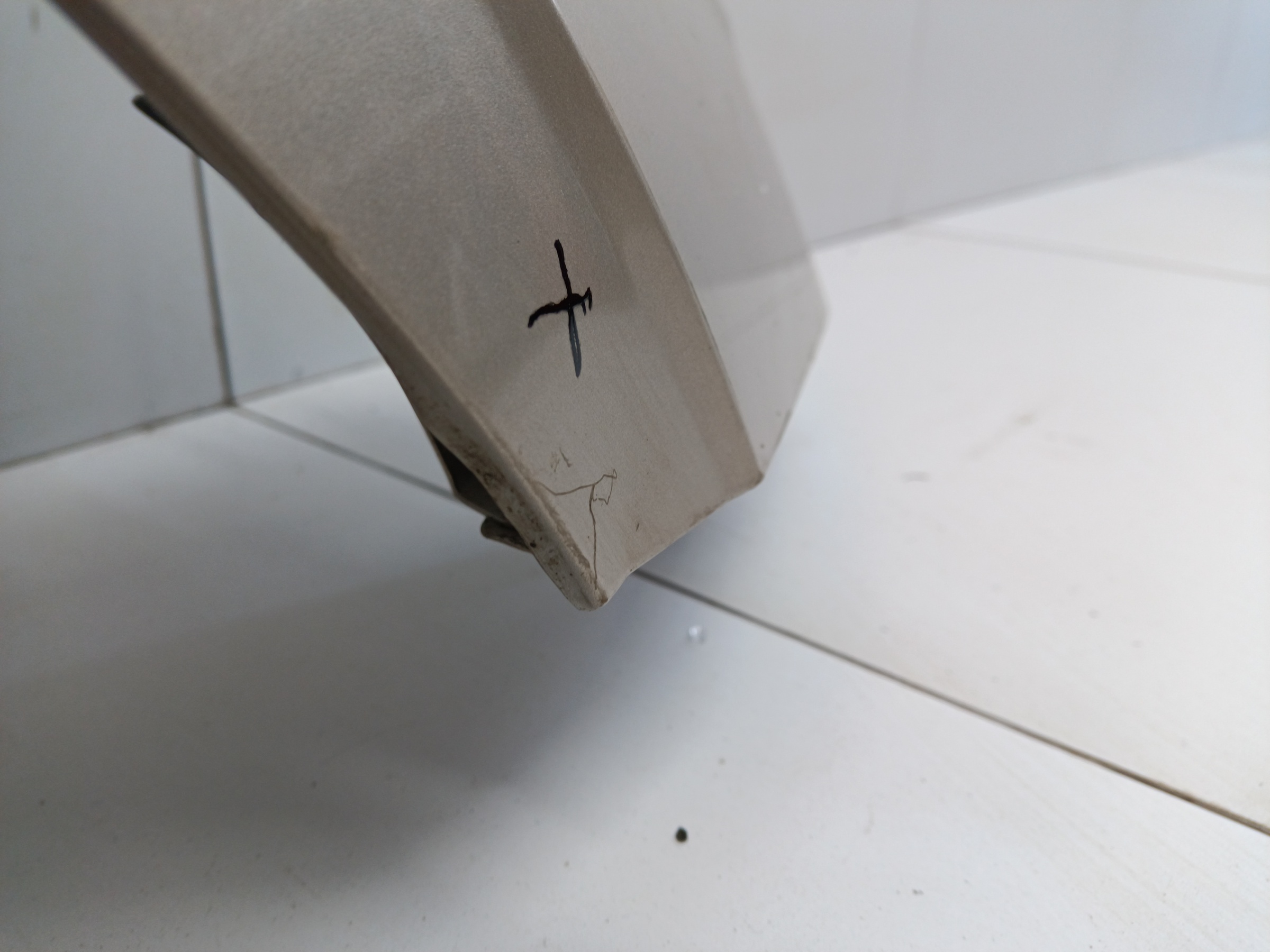 Крыло переднее правое Geely Emgrand 2