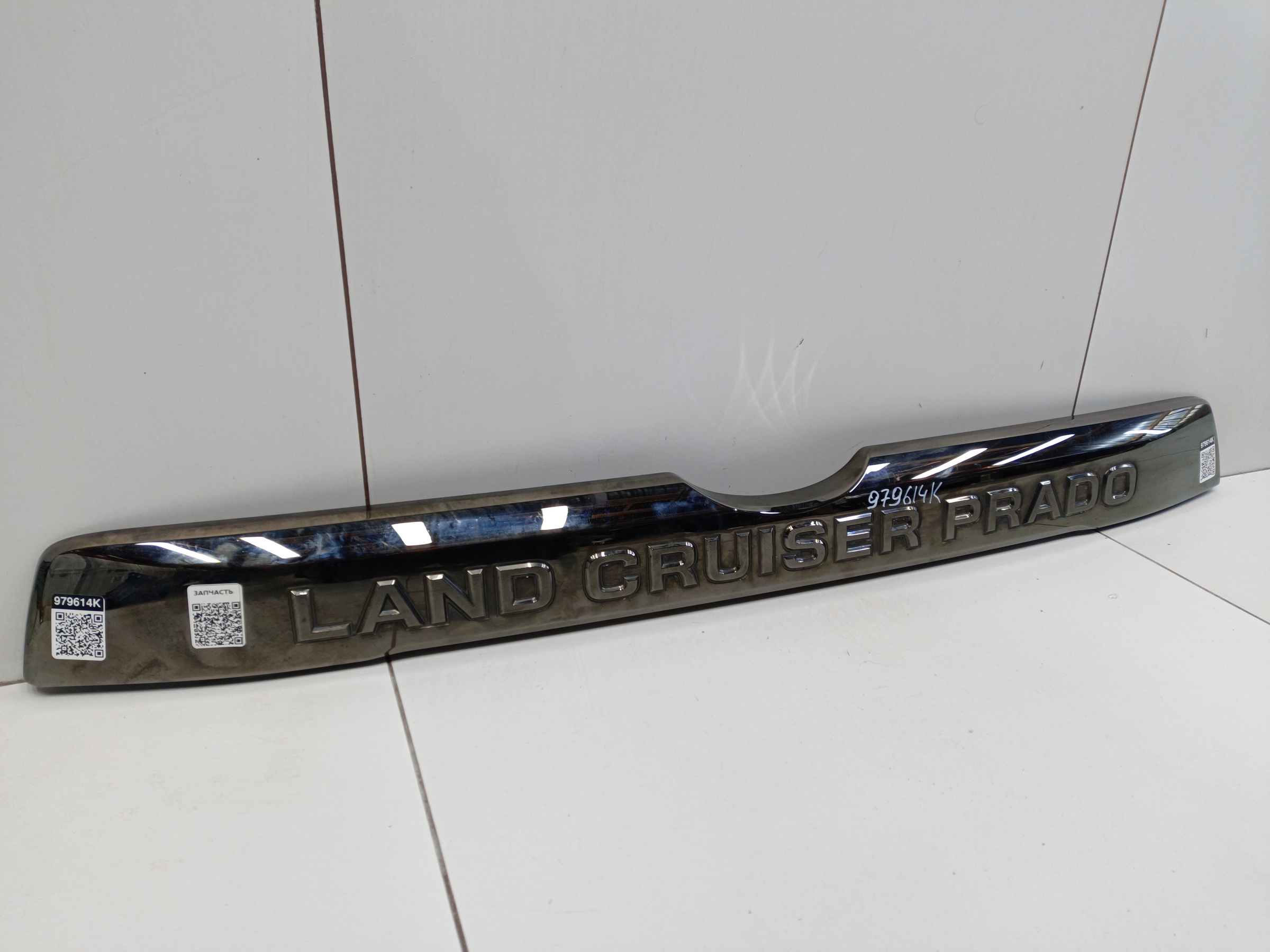 Накладка крышки багажника Toyota Land Cruiser Prado 150 Restail 2