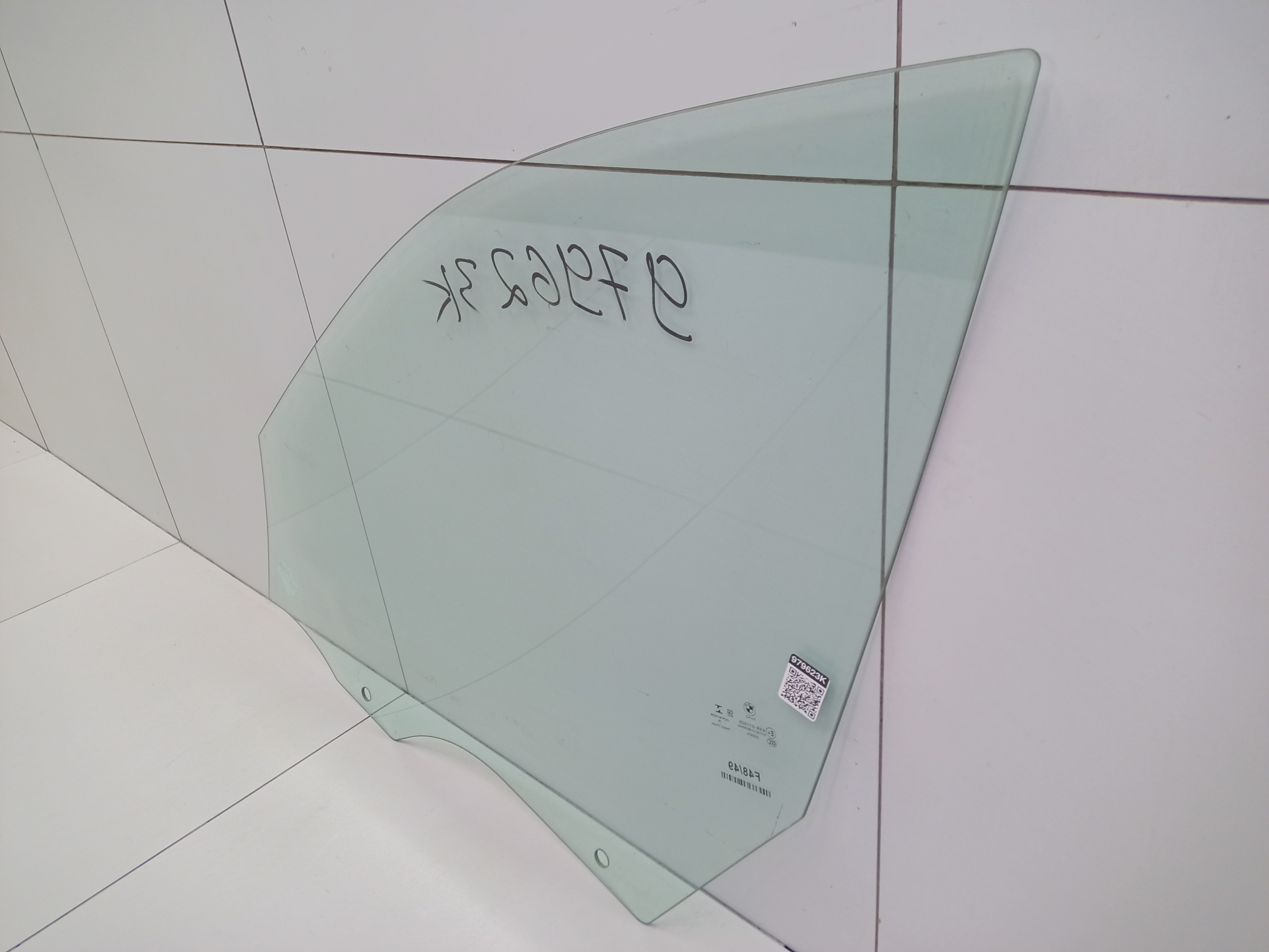 Стекло двери передней правой BMW X1 F48