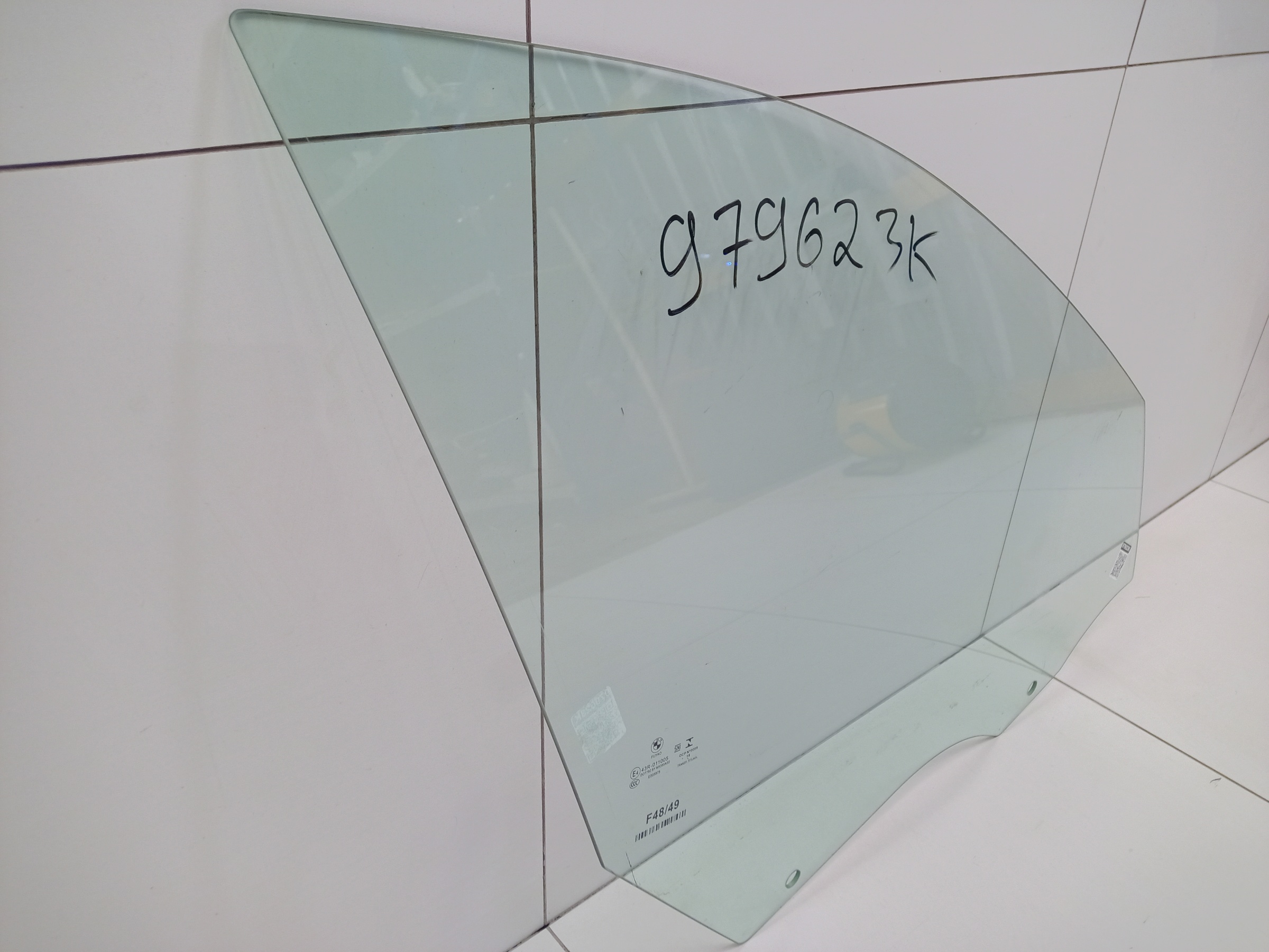 Стекло двери передней правой BMW X1 F48