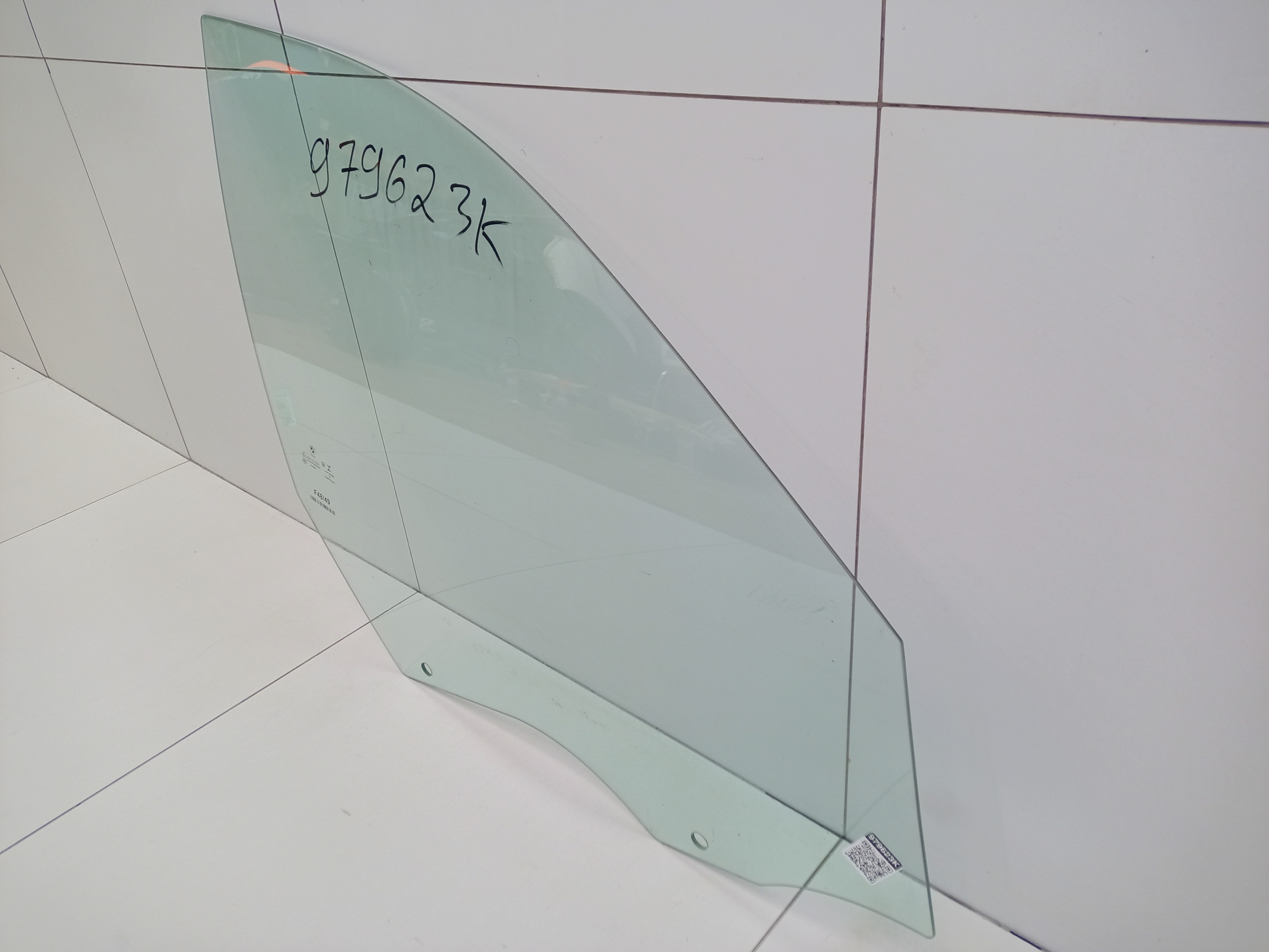 Стекло двери передней правой BMW X1 F48