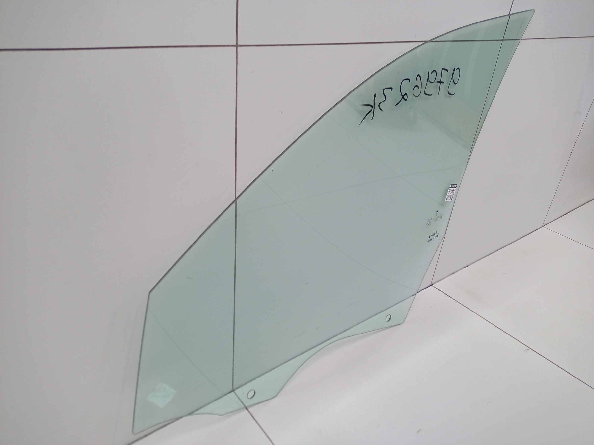 Стекло двери передней правой BMW X1 F48