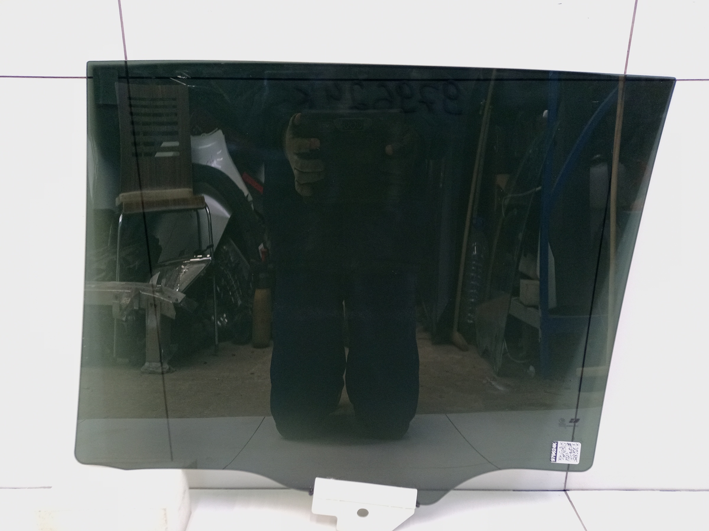 Стекло двери задней левой Lixiang L7