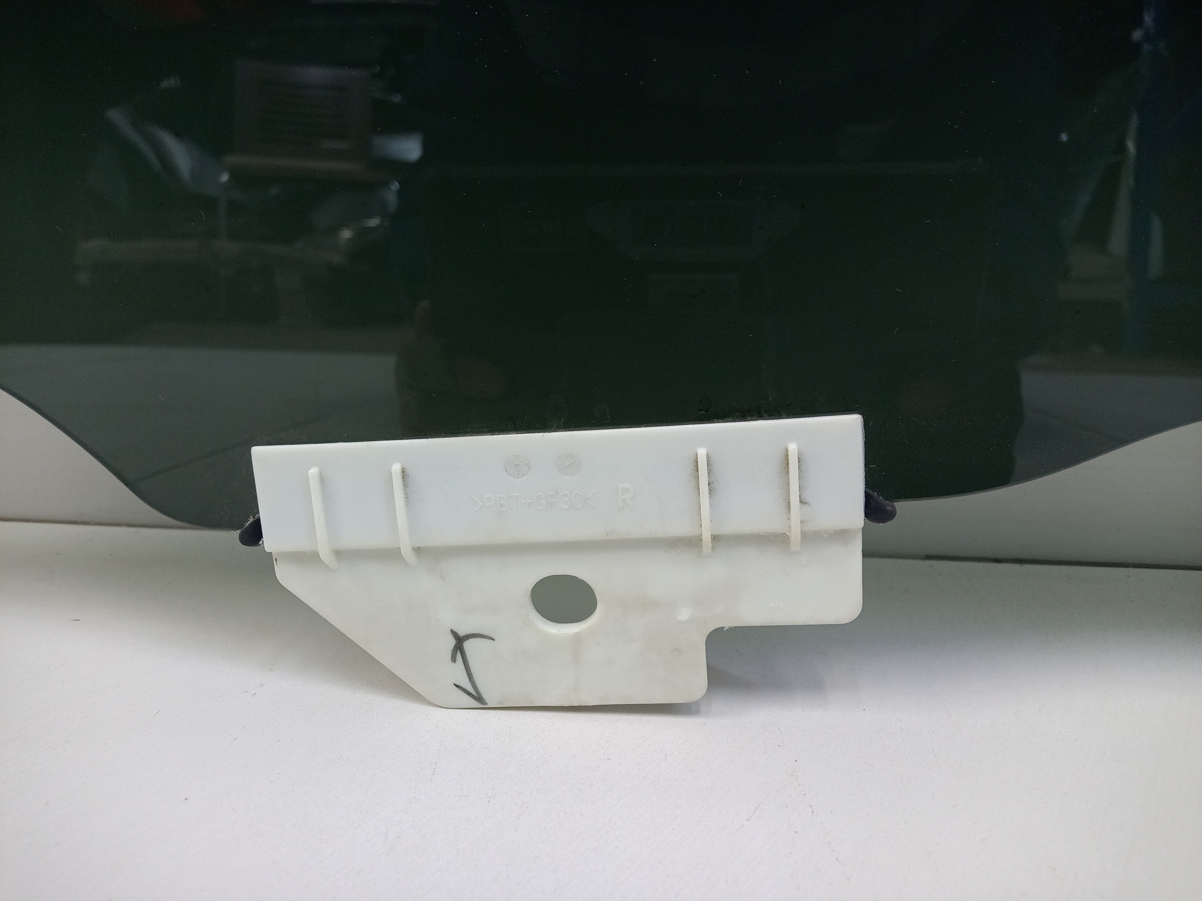 Стекло двери задней левой Lixiang L7