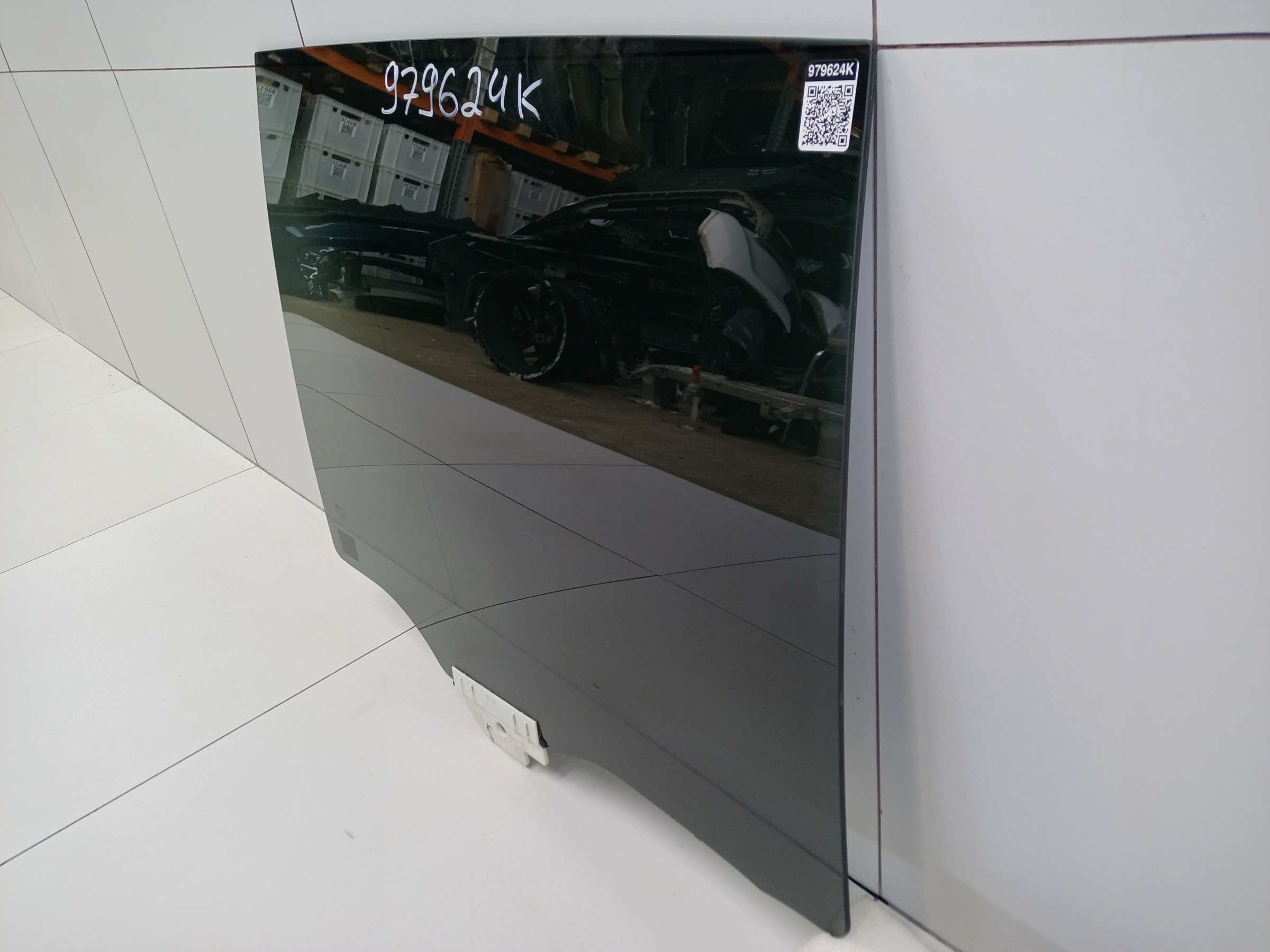 Стекло двери задней левой Lixiang L7