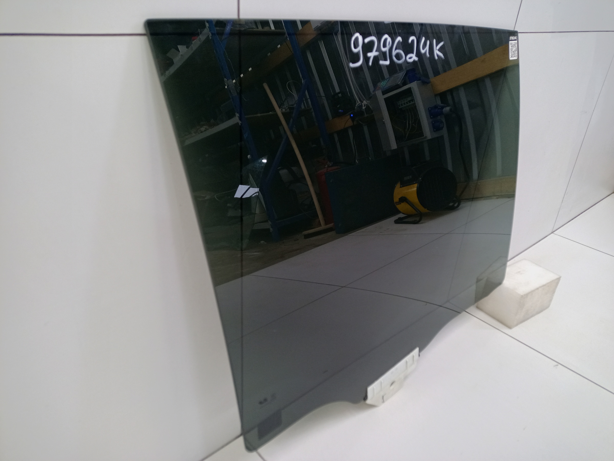 Стекло двери задней левой Lixiang L7