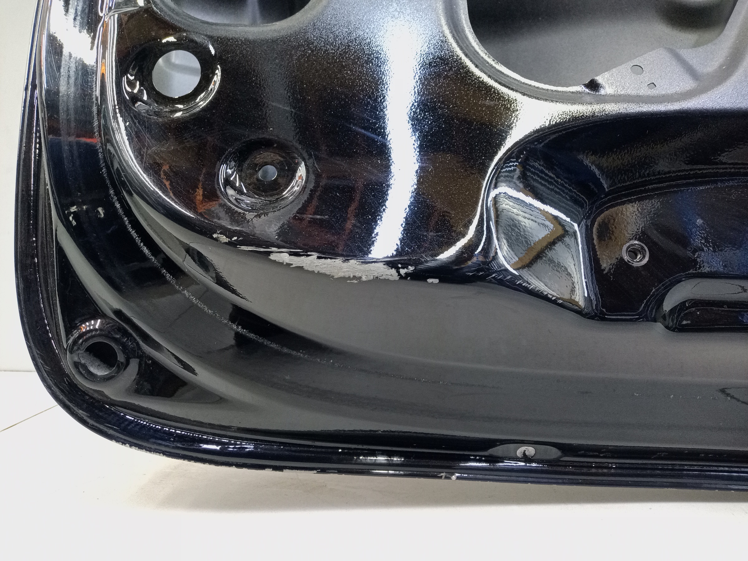 Крышка багажника Kia Carnival 3