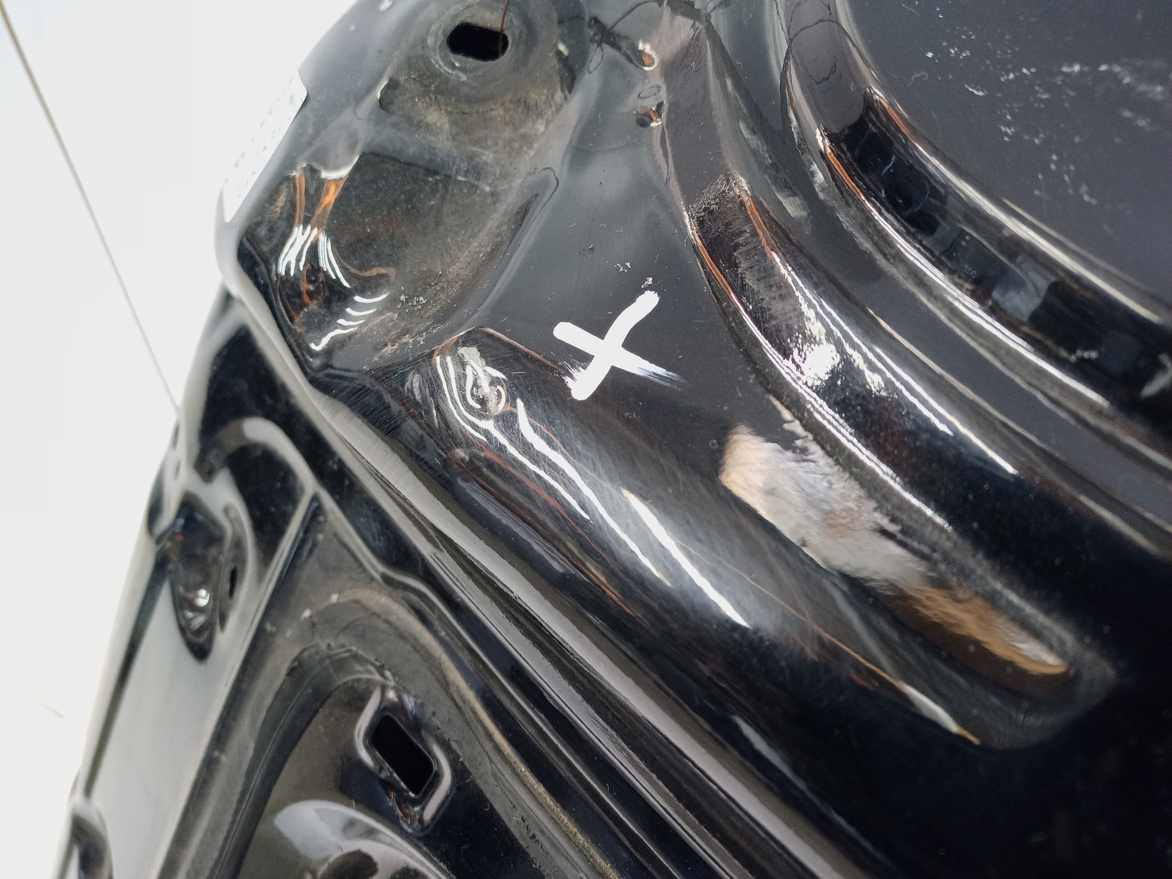 Крышка багажника Kia Carnival 3