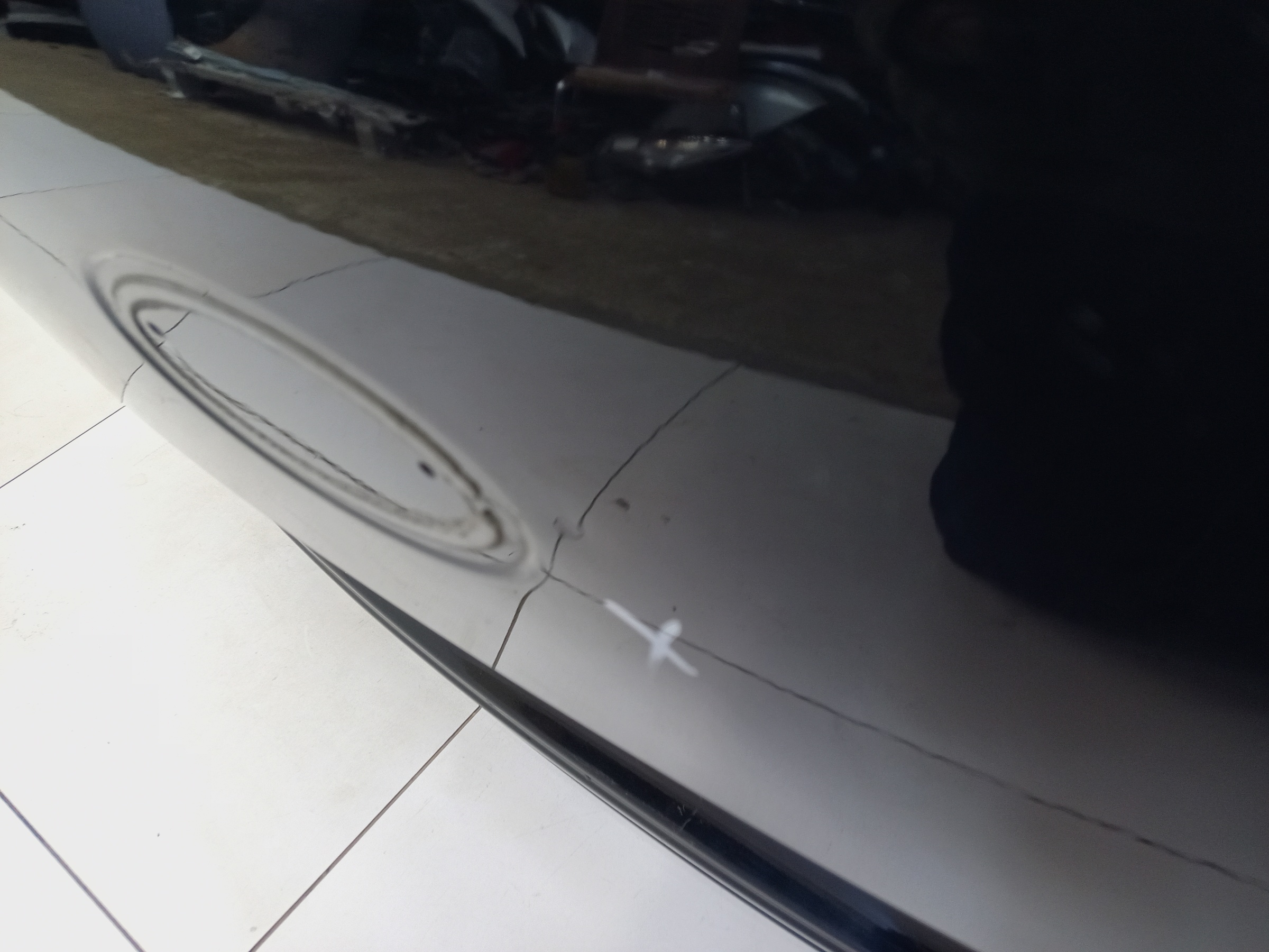 Крышка багажника Kia Carnival 3