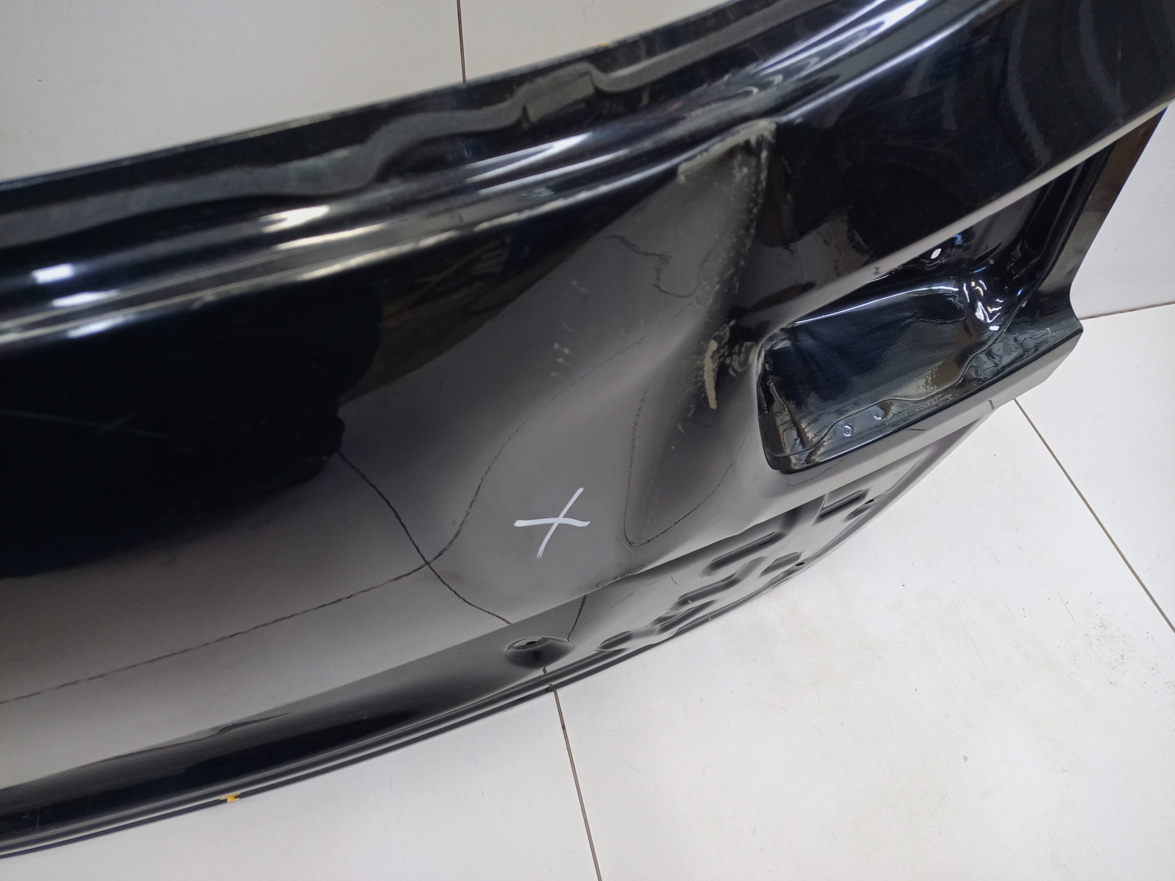 Крышка багажника Kia Carnival 3