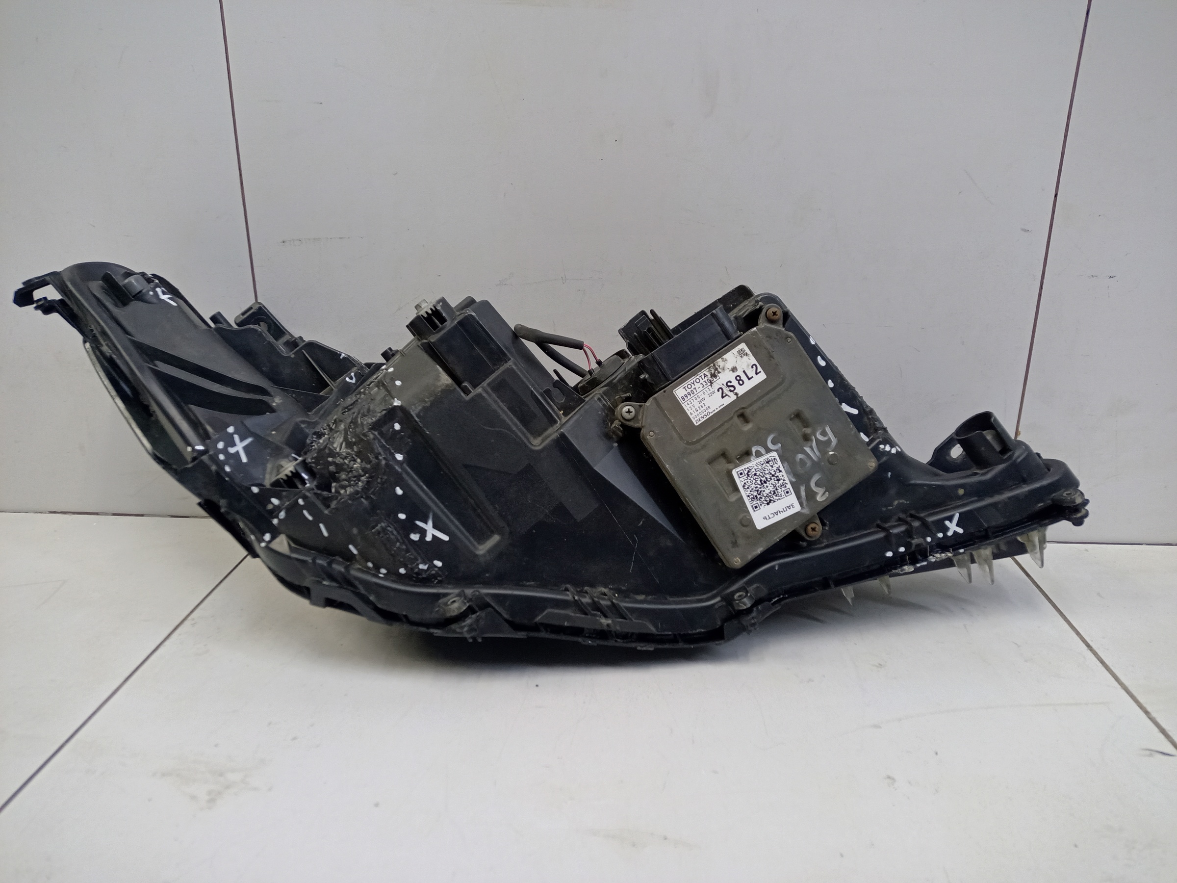 Фара передняя левая Toyota Camry V70 LED