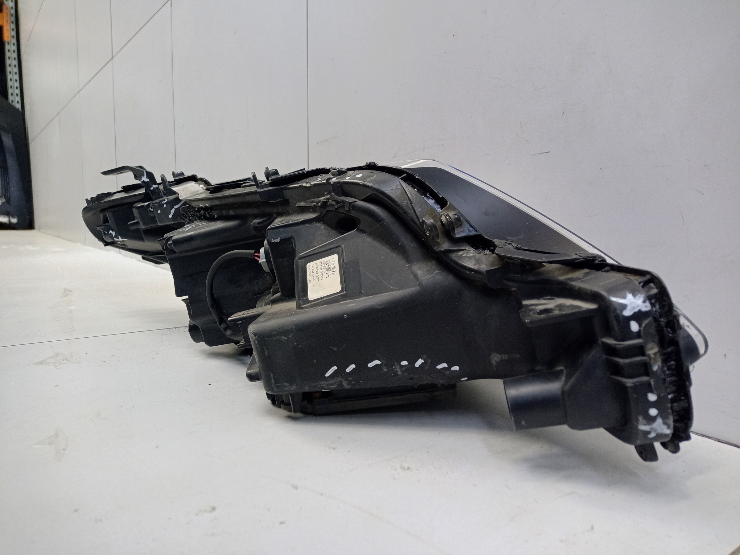 Фара передняя левая Toyota Camry V70 LED