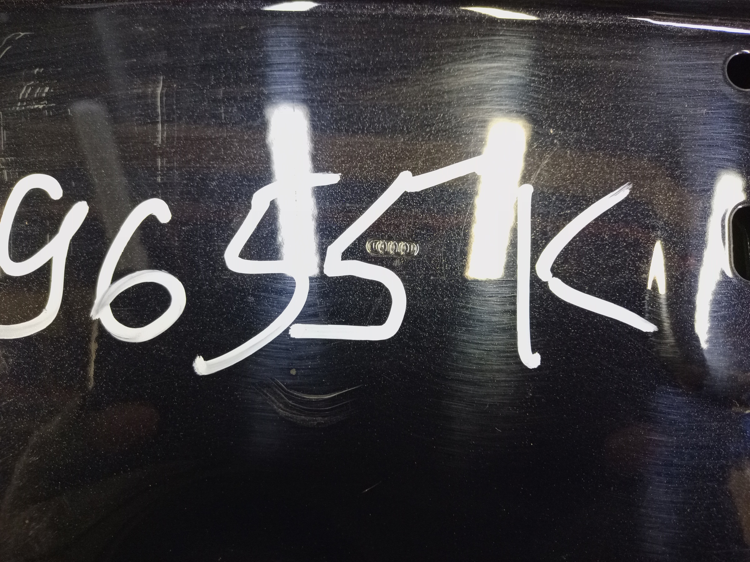 Крышка багажника Audi Q8