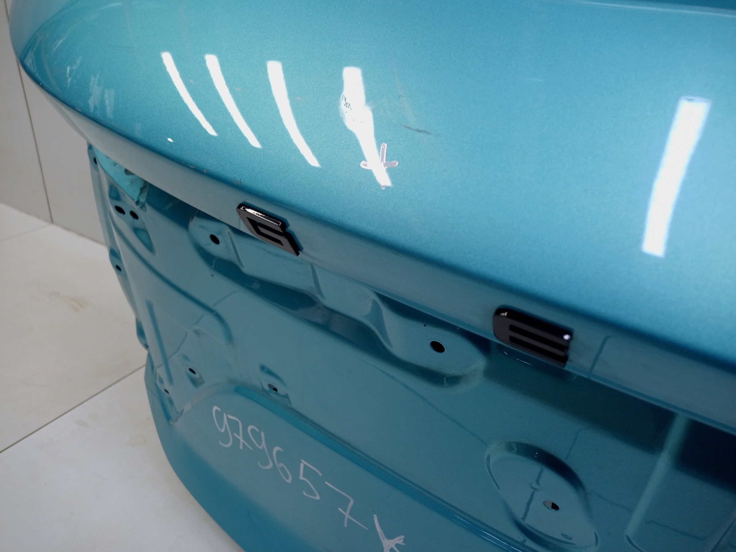 Крышка багажника Geely Coolray Restail