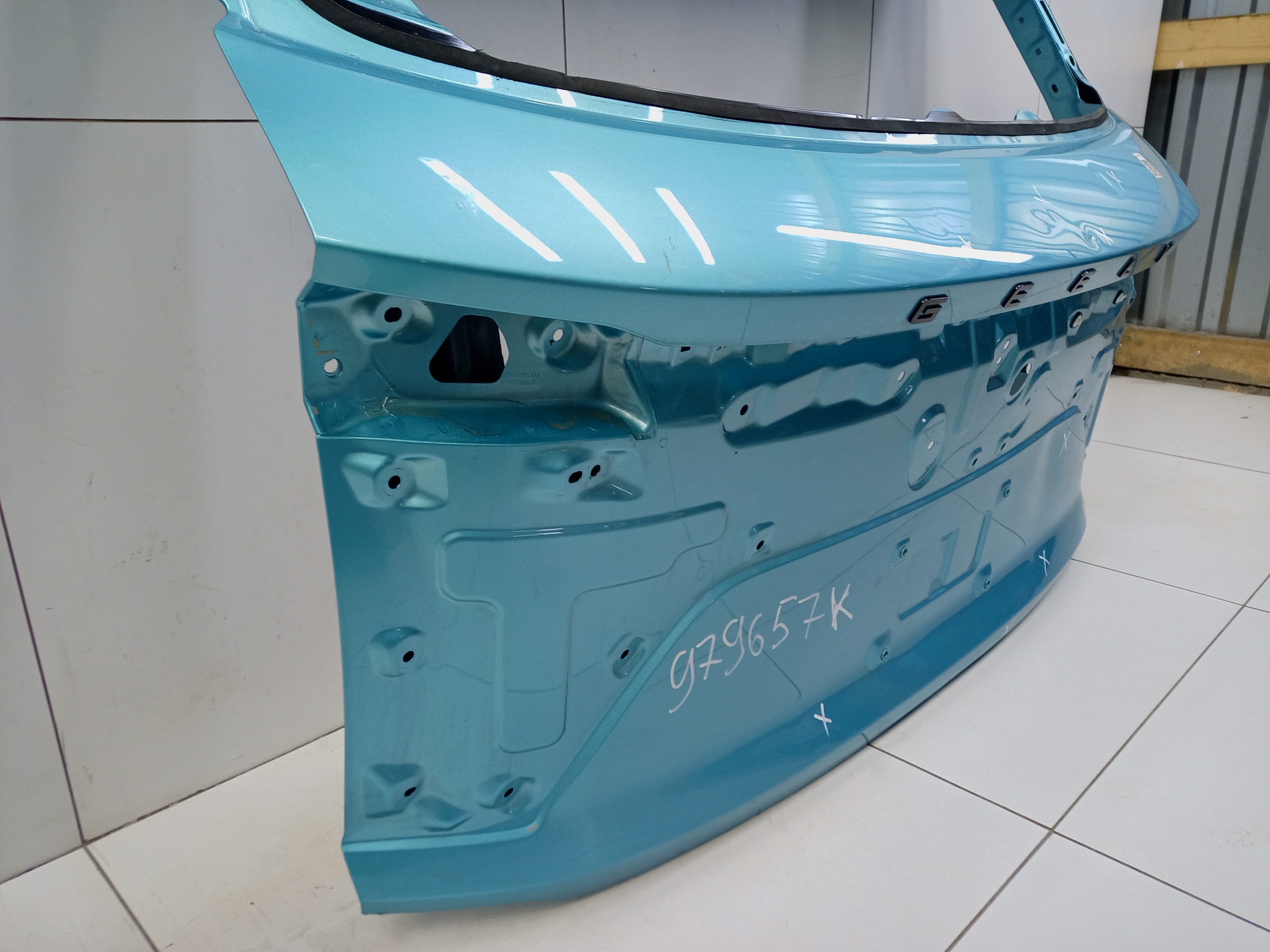 Крышка багажника Geely Coolray Restail