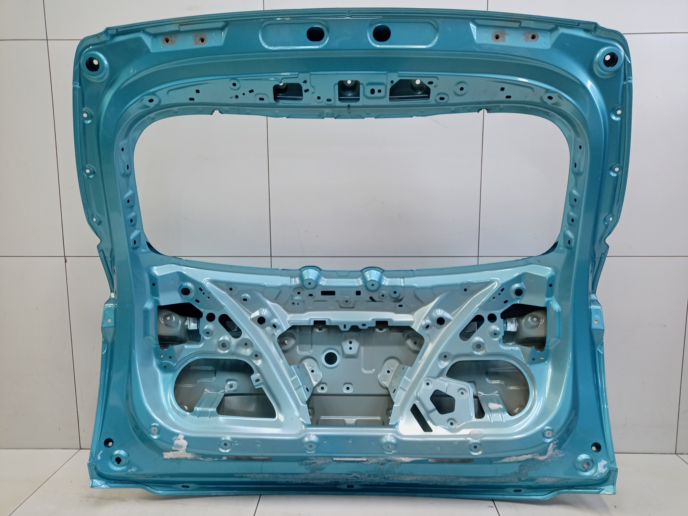 Крышка багажника Geely Coolray Restail