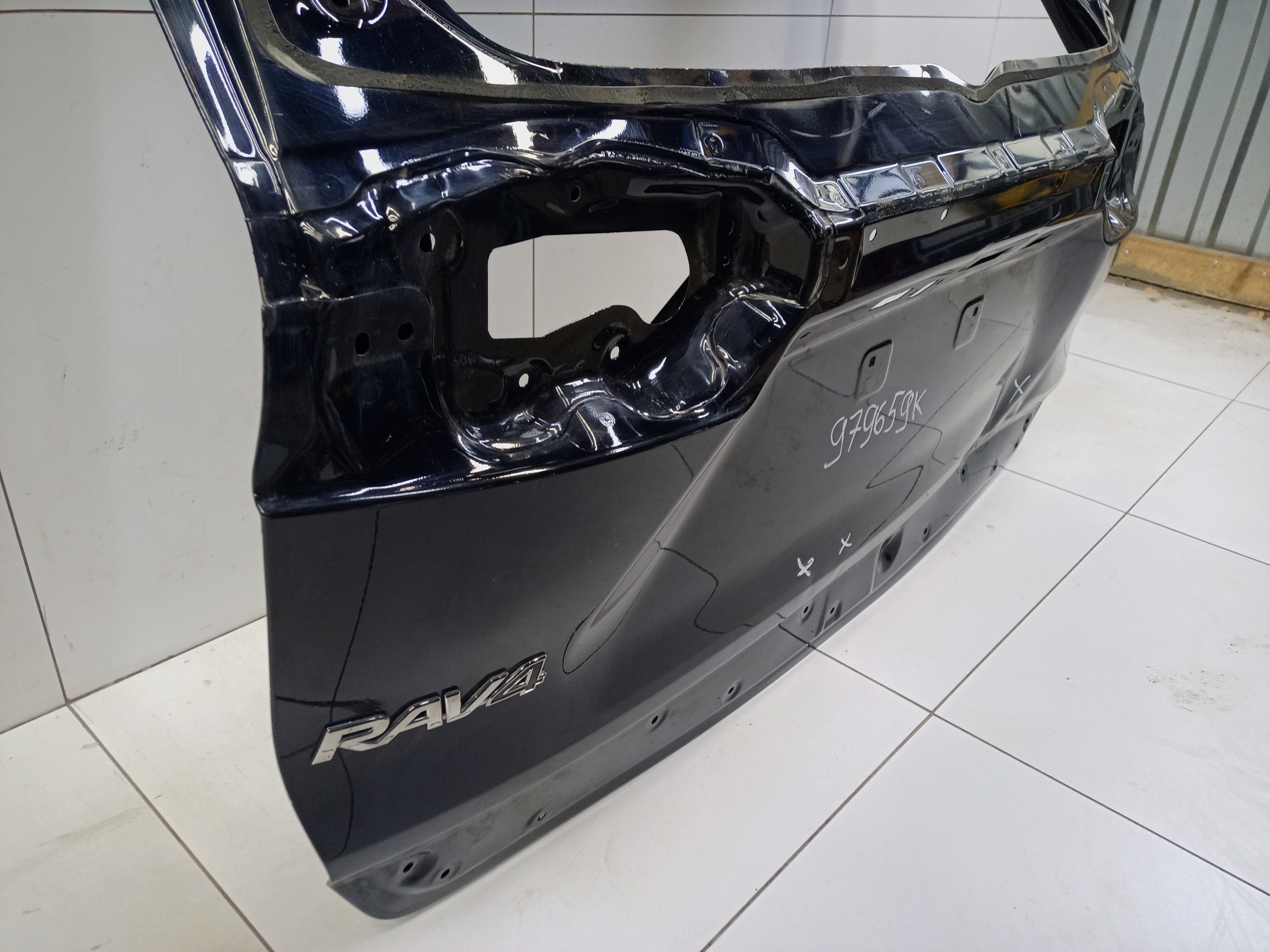 Крышка багажника Toyota RAV4 XA50