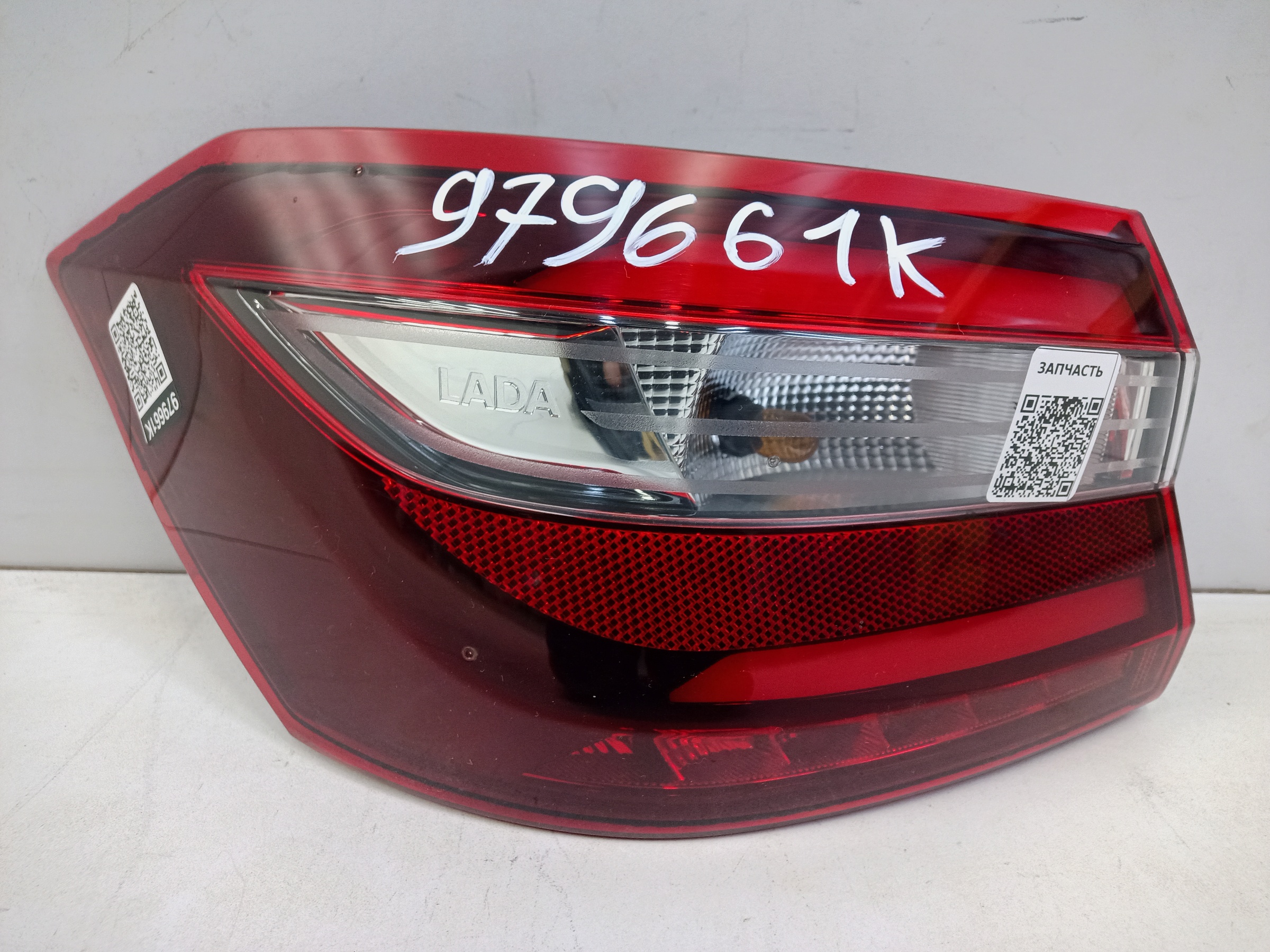 Фонарь задний левый наружный Lada Vesta Restail LED