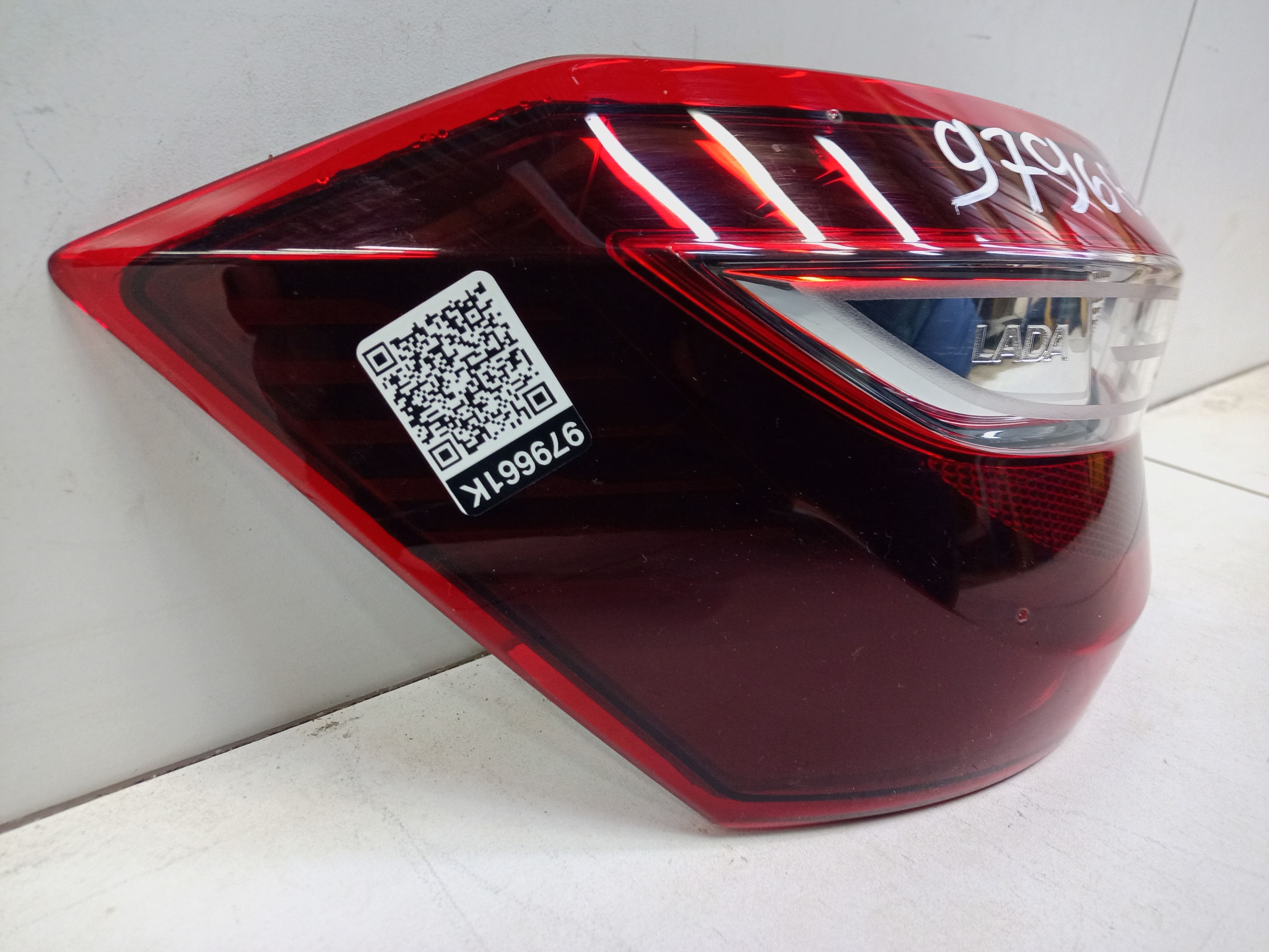 Фонарь задний левый наружный Lada Vesta Restail LED