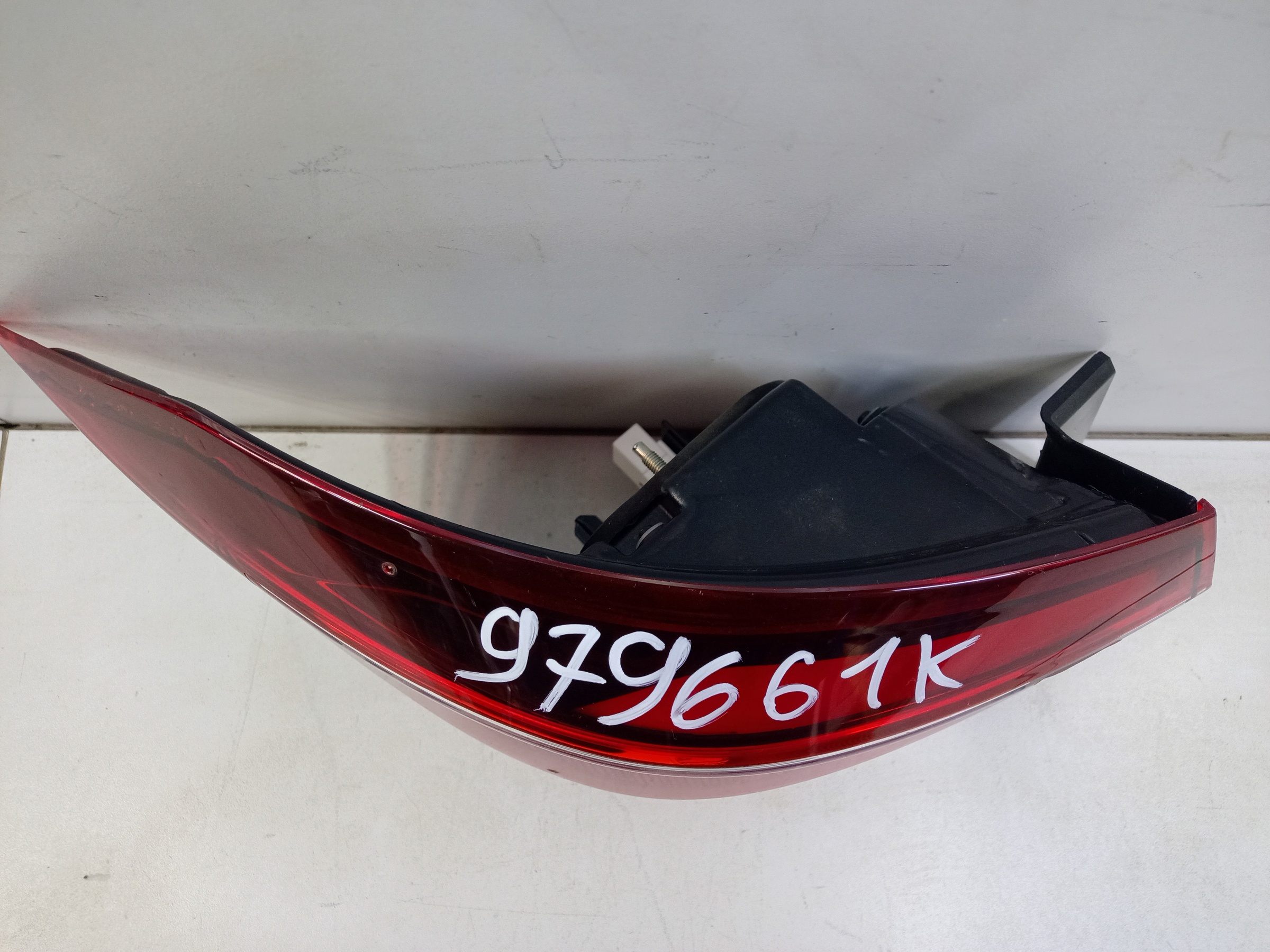 Фонарь задний левый наружный Lada Vesta Restail LED