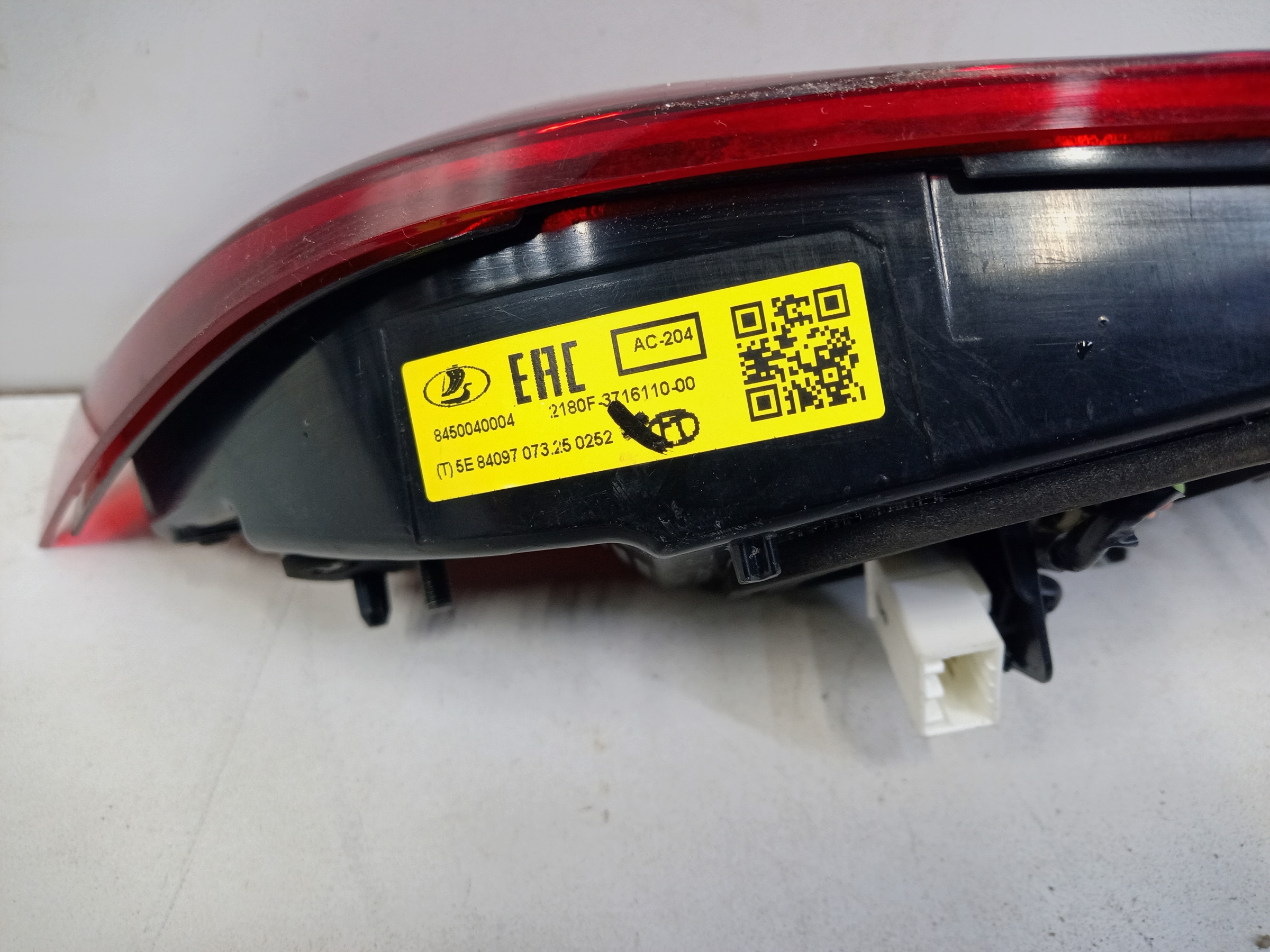 Фонарь задний правый внутренний Lada Vesta Restail LED