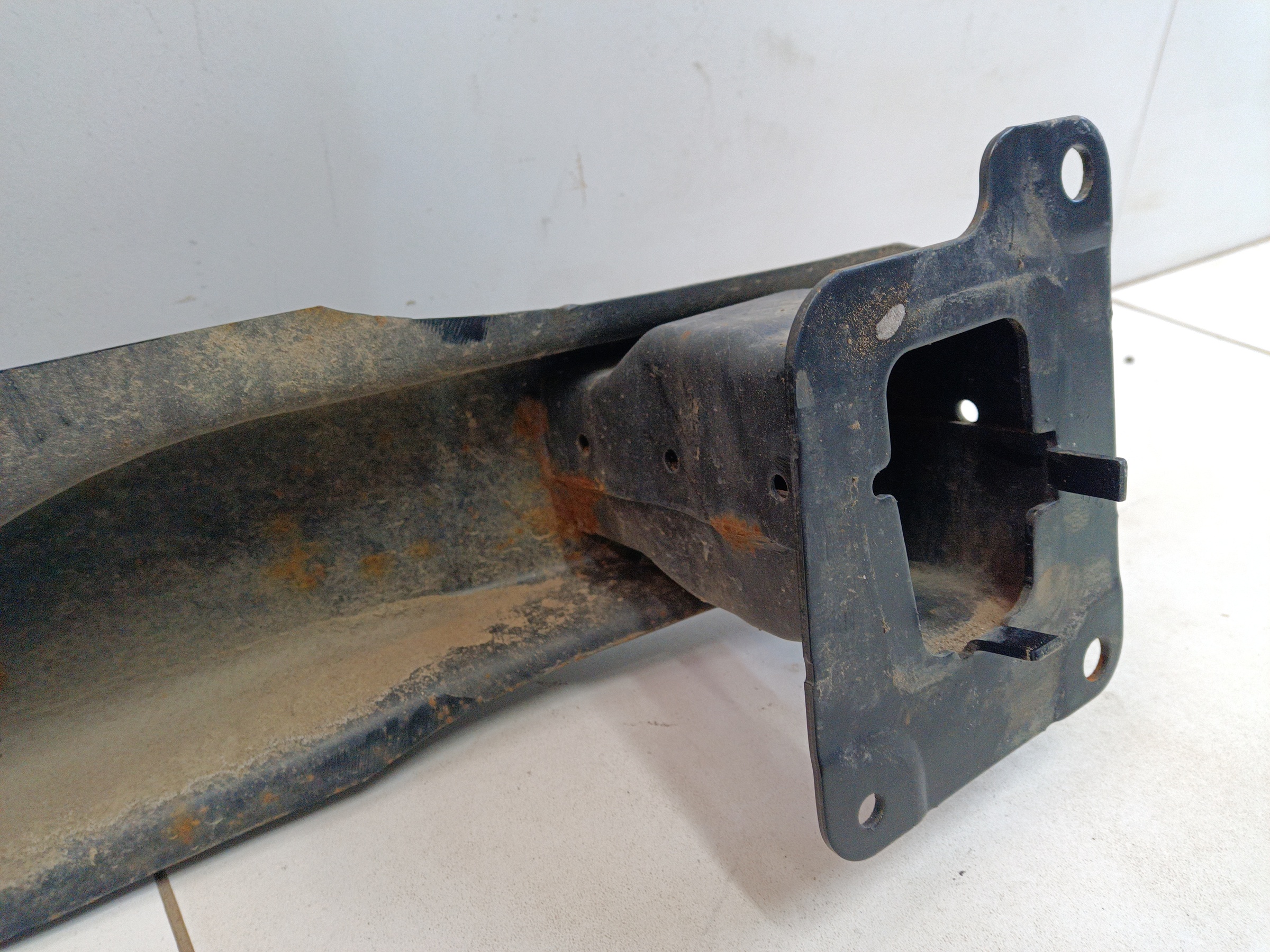 Усилитель заднего бампера Volkswagen Tiguan 1