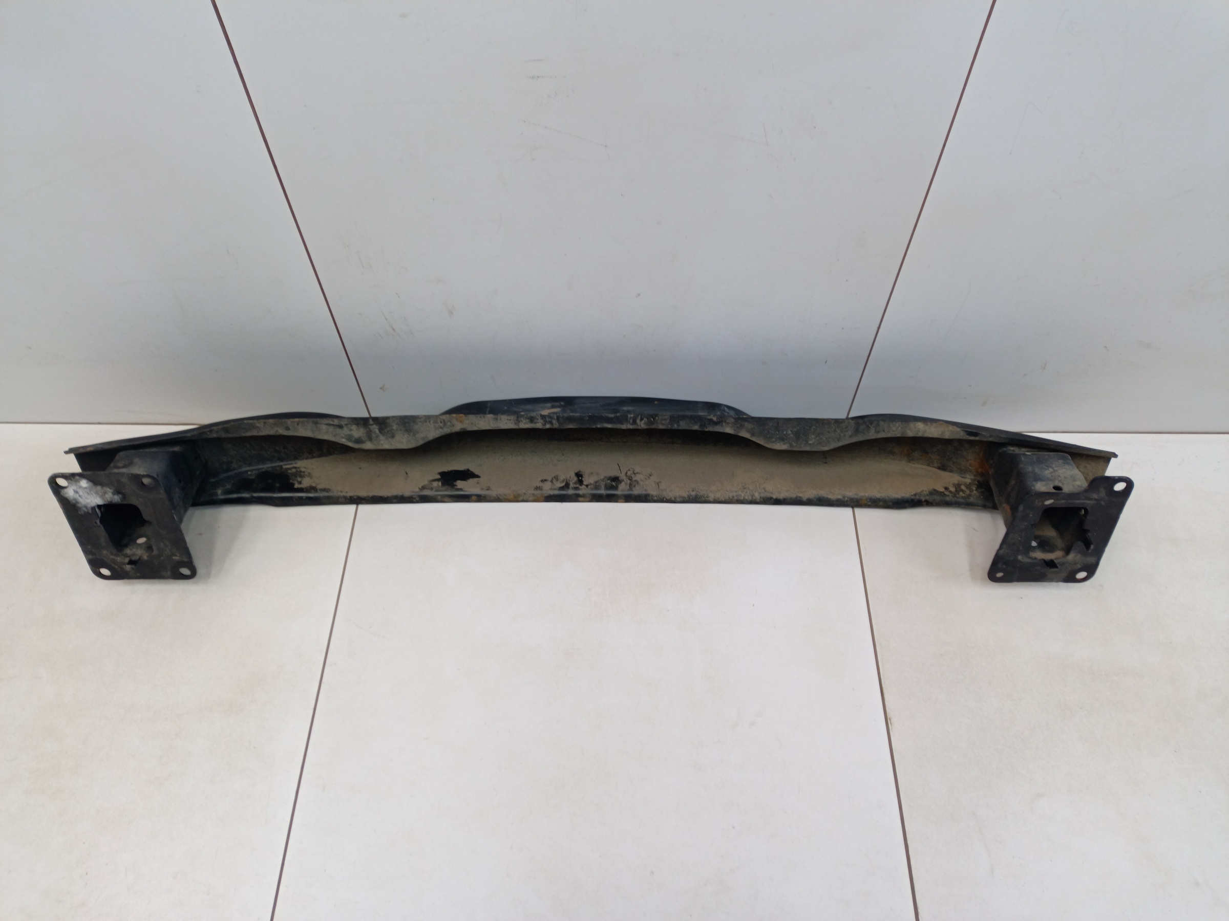 Усилитель заднего бампера Volkswagen Tiguan 1