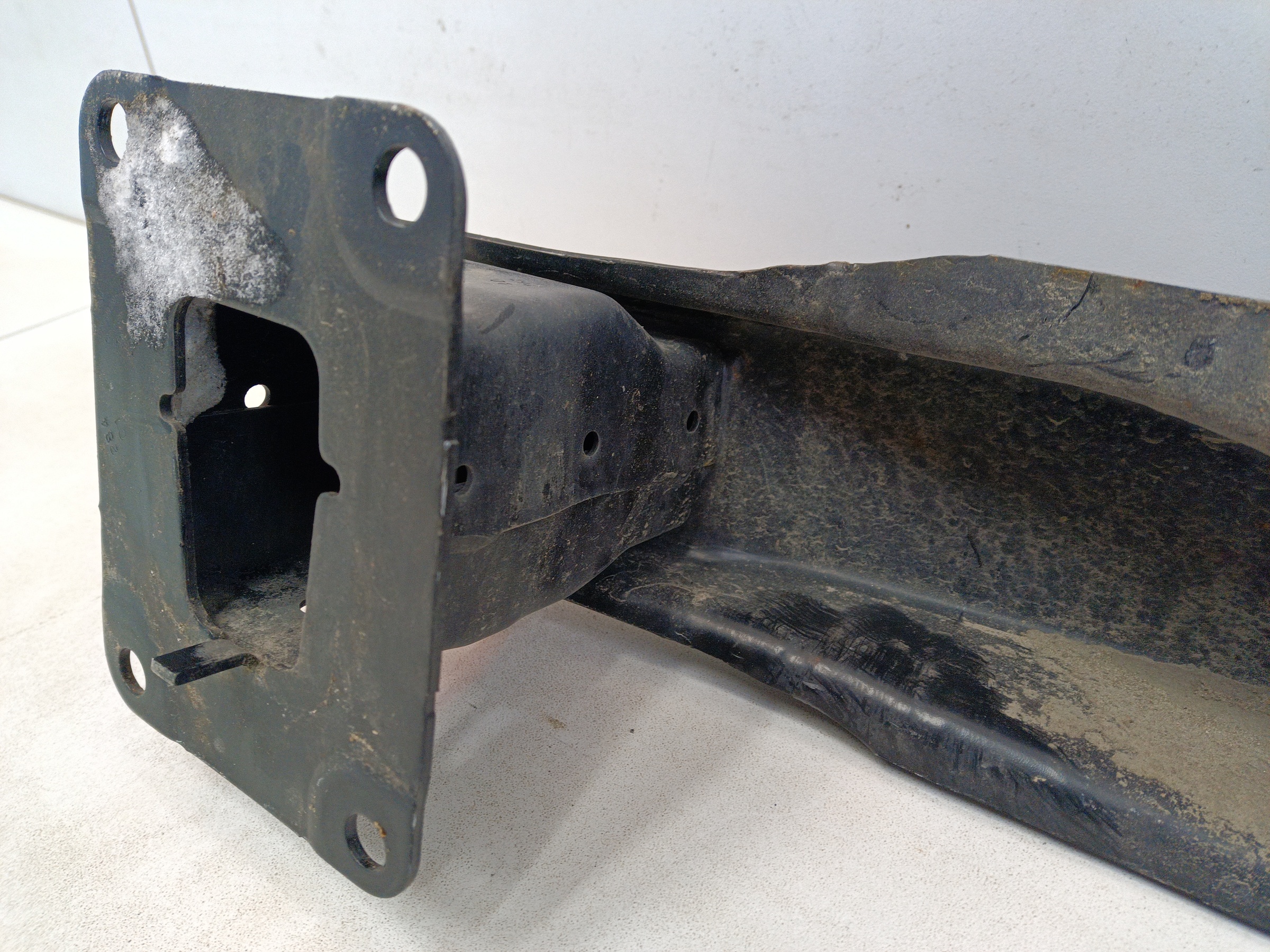 Усилитель заднего бампера Volkswagen Tiguan 1