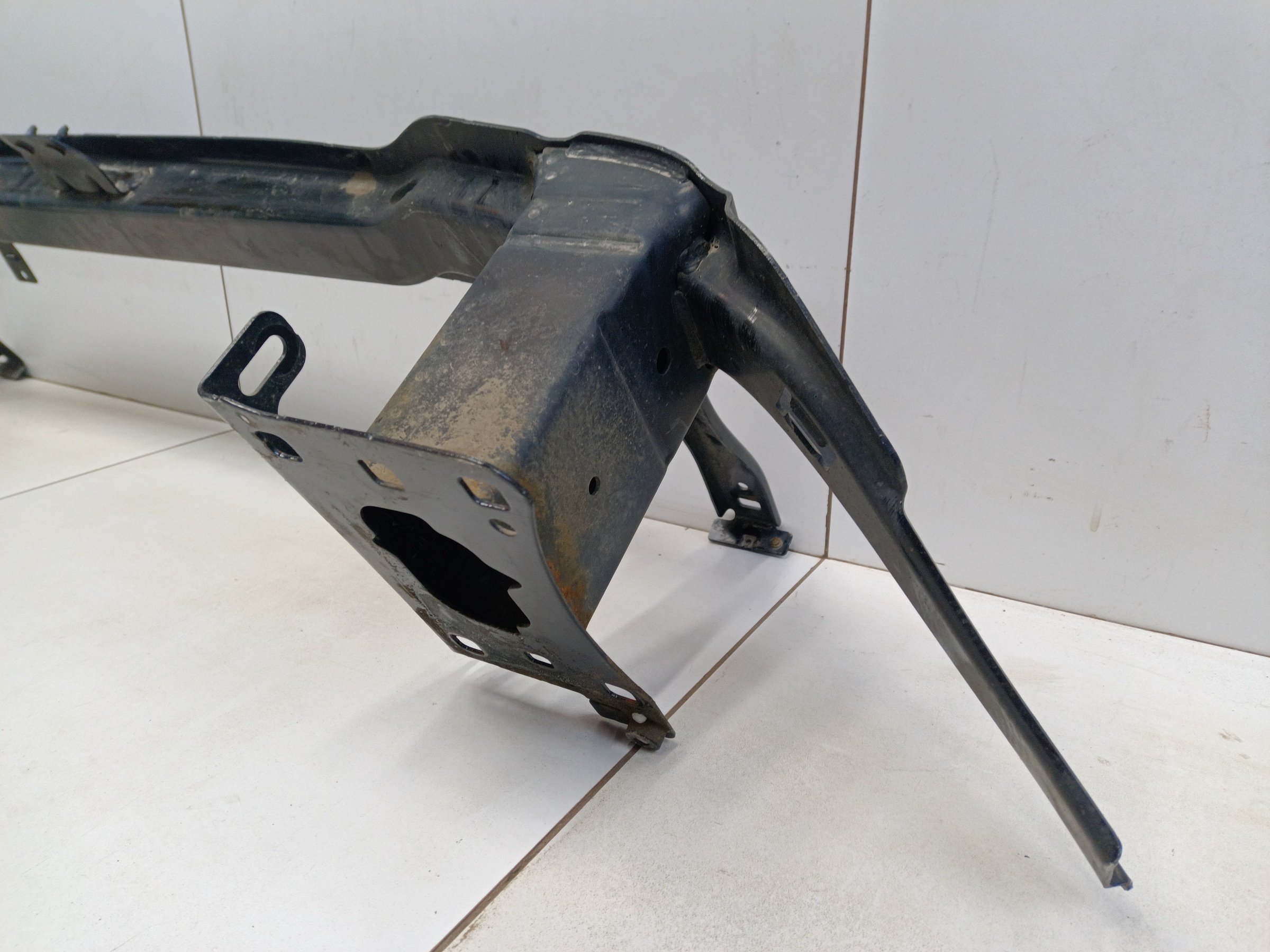 Усилитель переднего бампера Volkswagen Tiguan 2