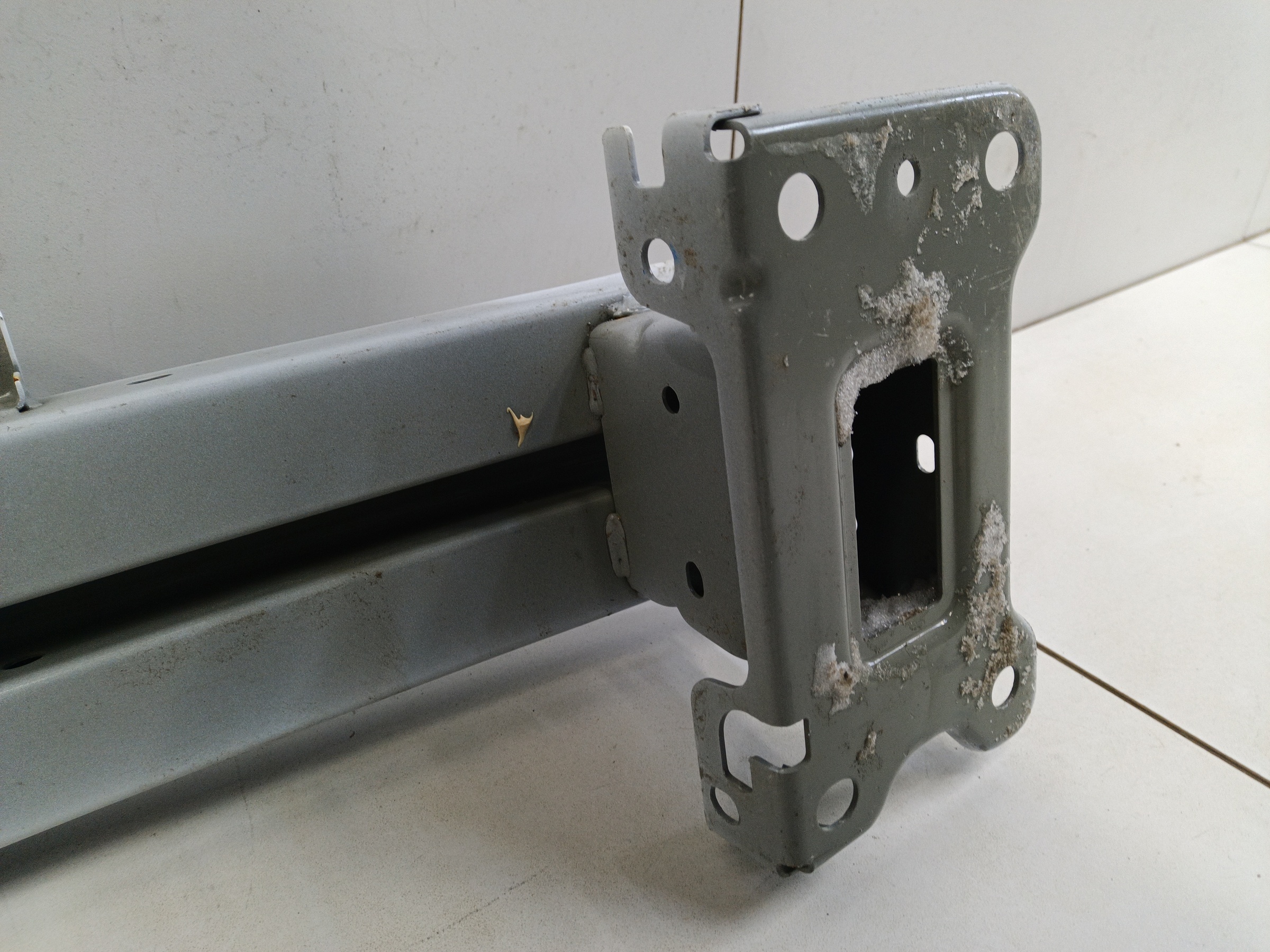 Усилитель переднего бампера Geely Coolray