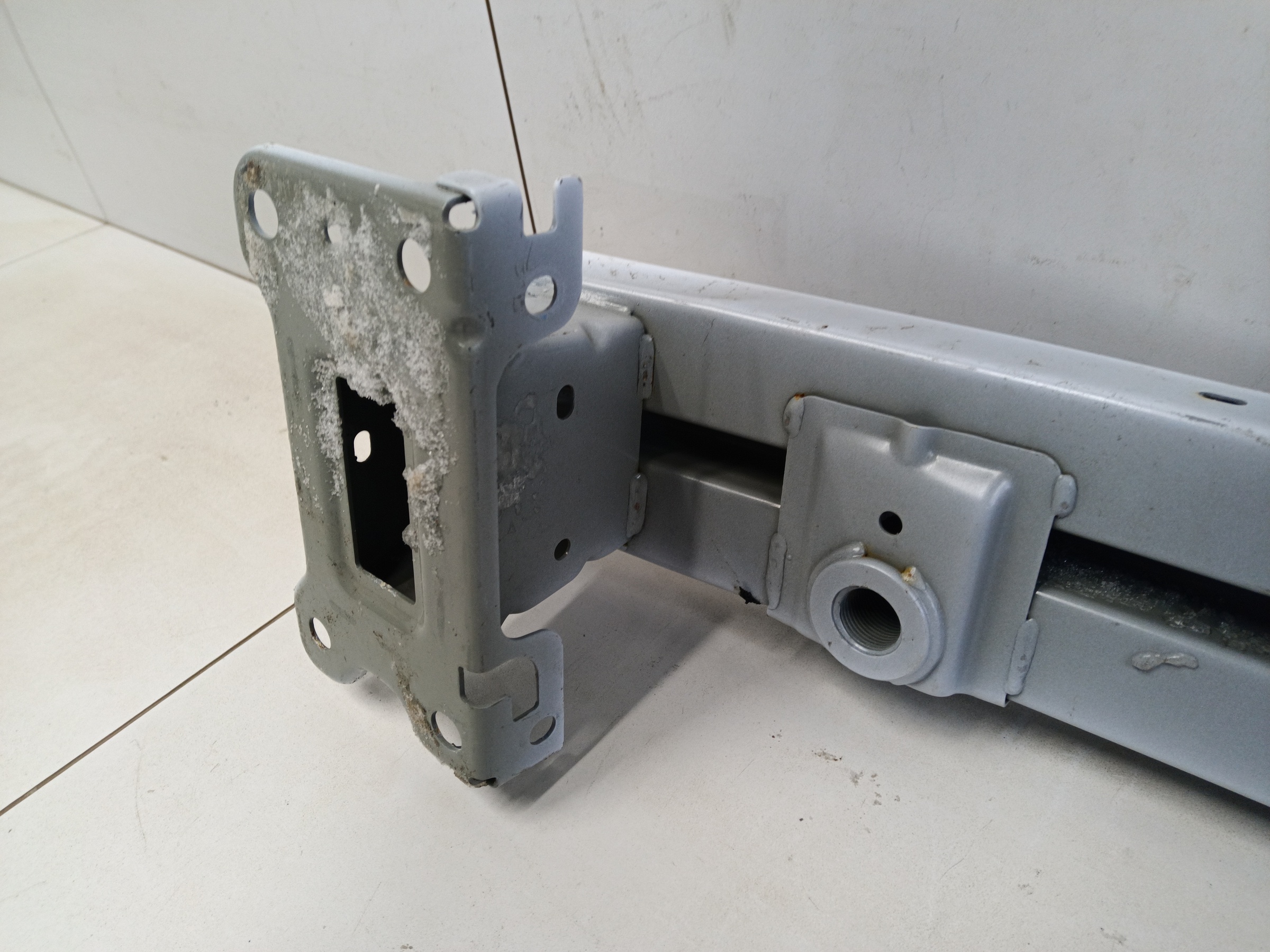 Усилитель переднего бампера Geely Coolray