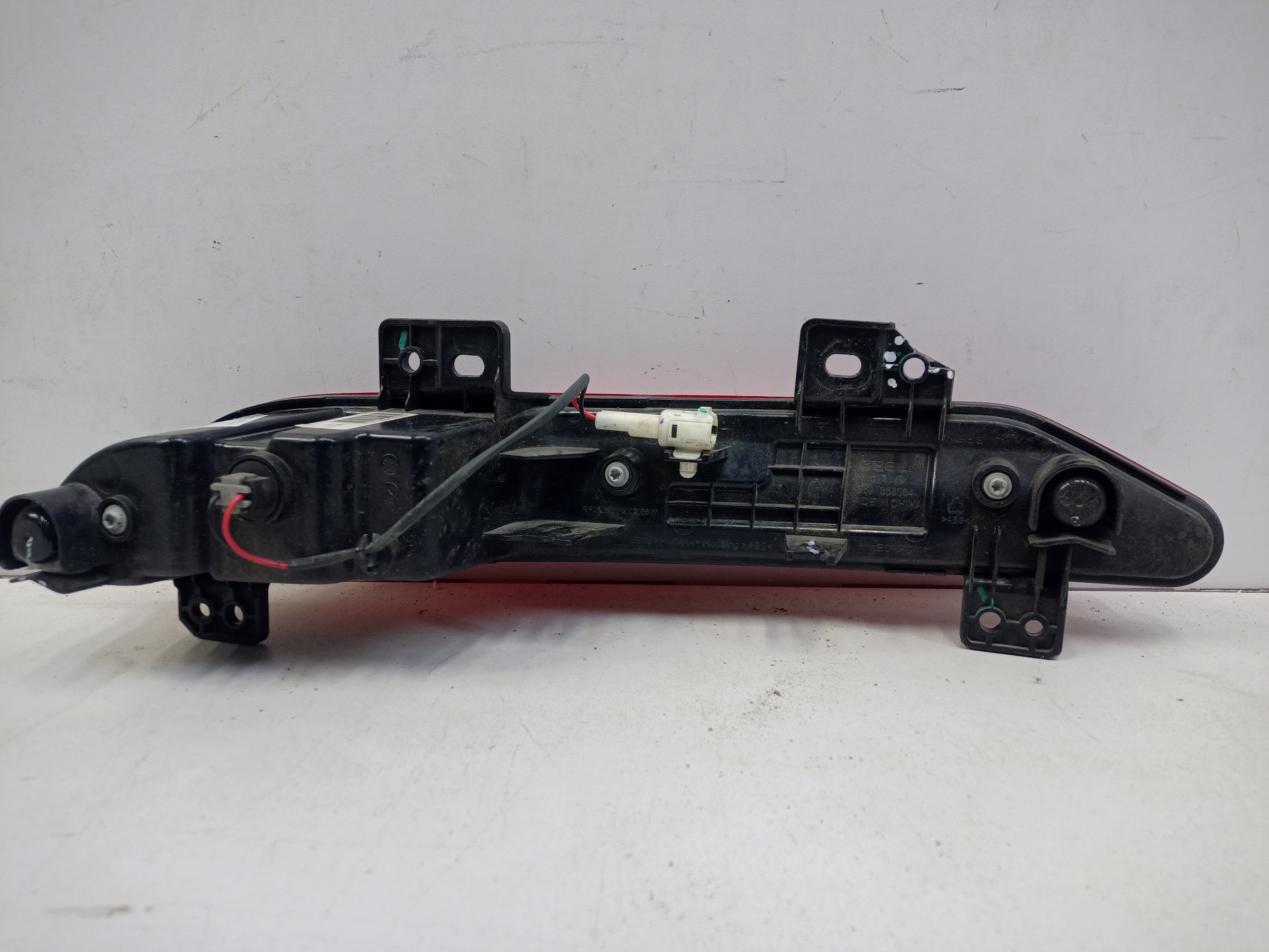 Фара ПТФ задняя правая Geely Atlas 2