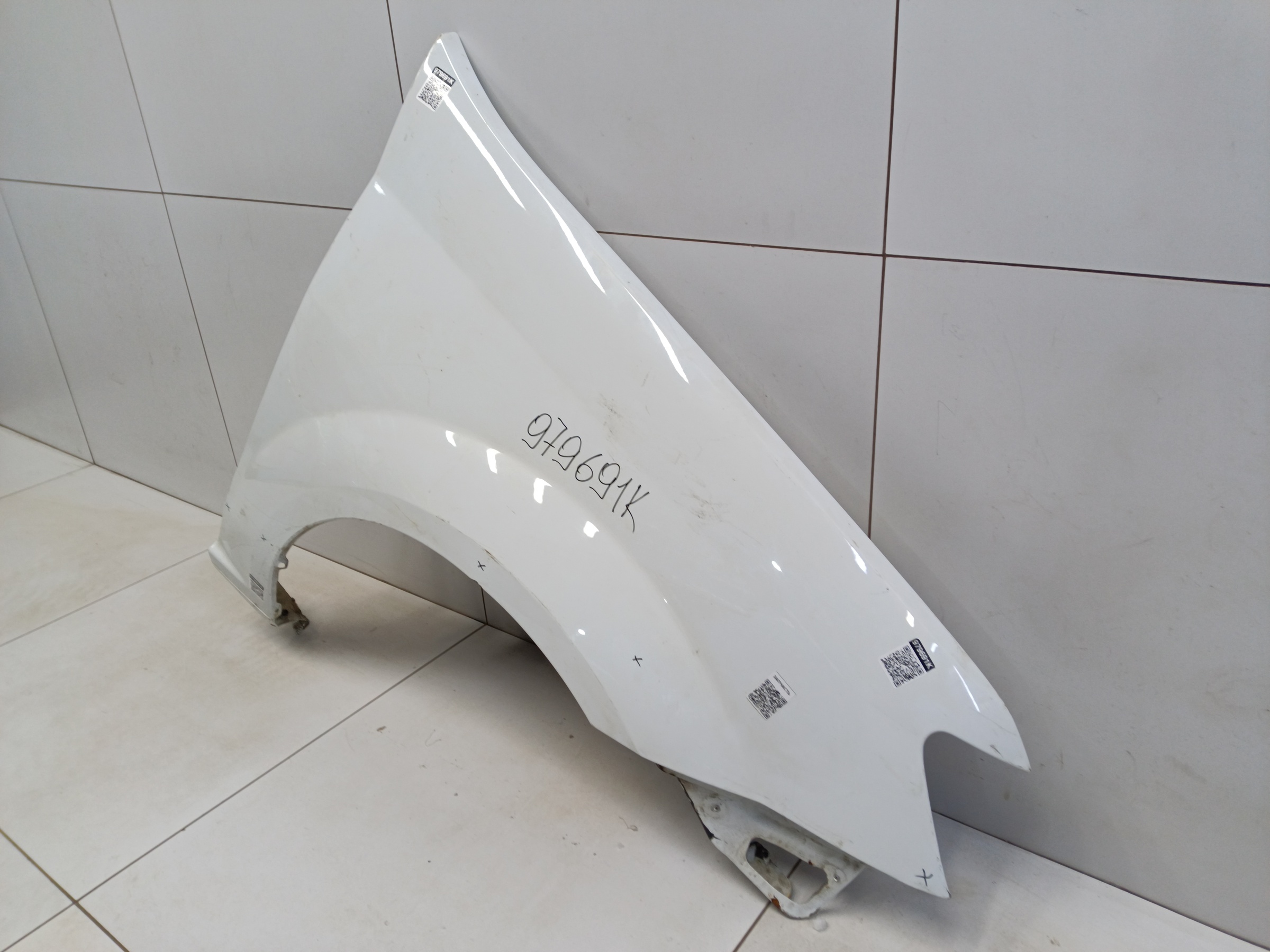 Крыло переднее правое Lada Largus 1