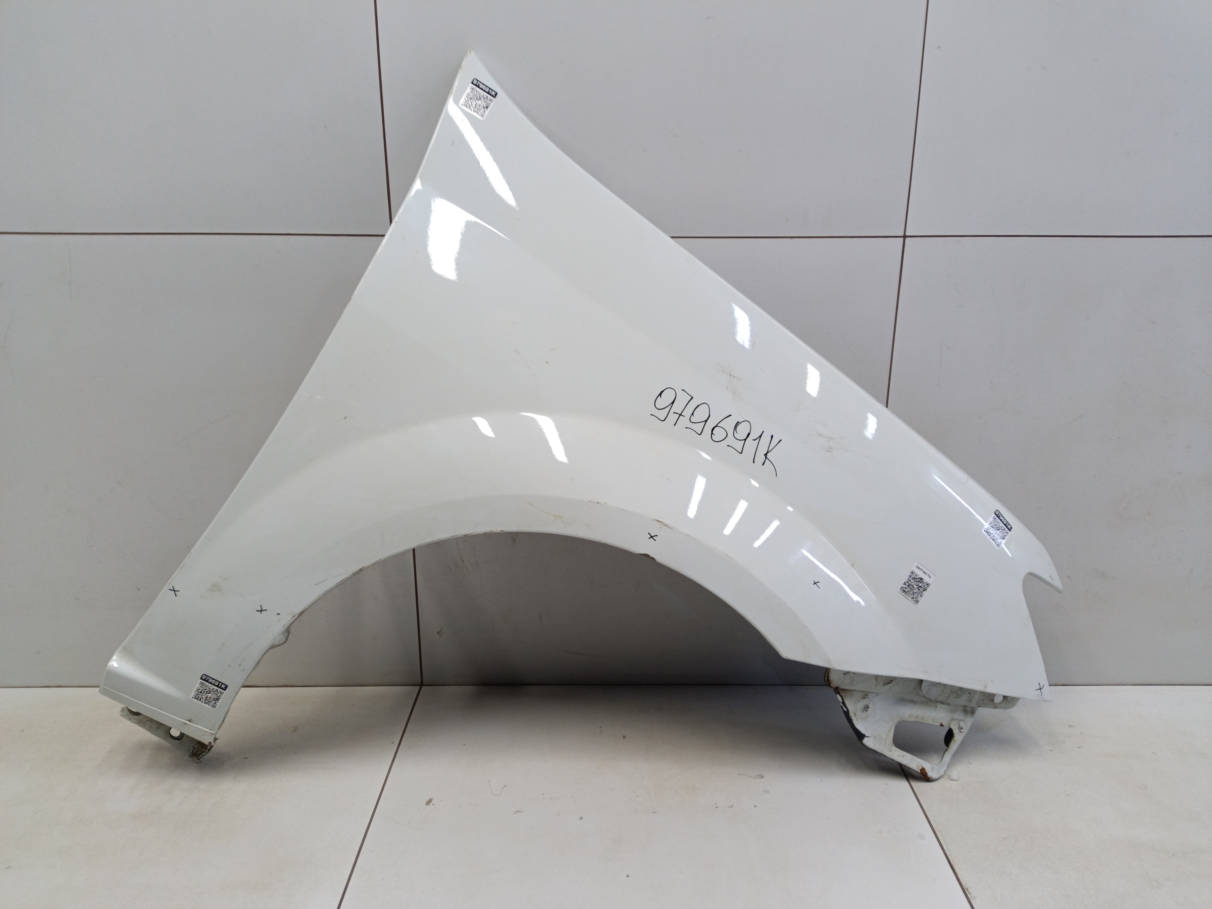 Крыло переднее правое Lada Largus 1