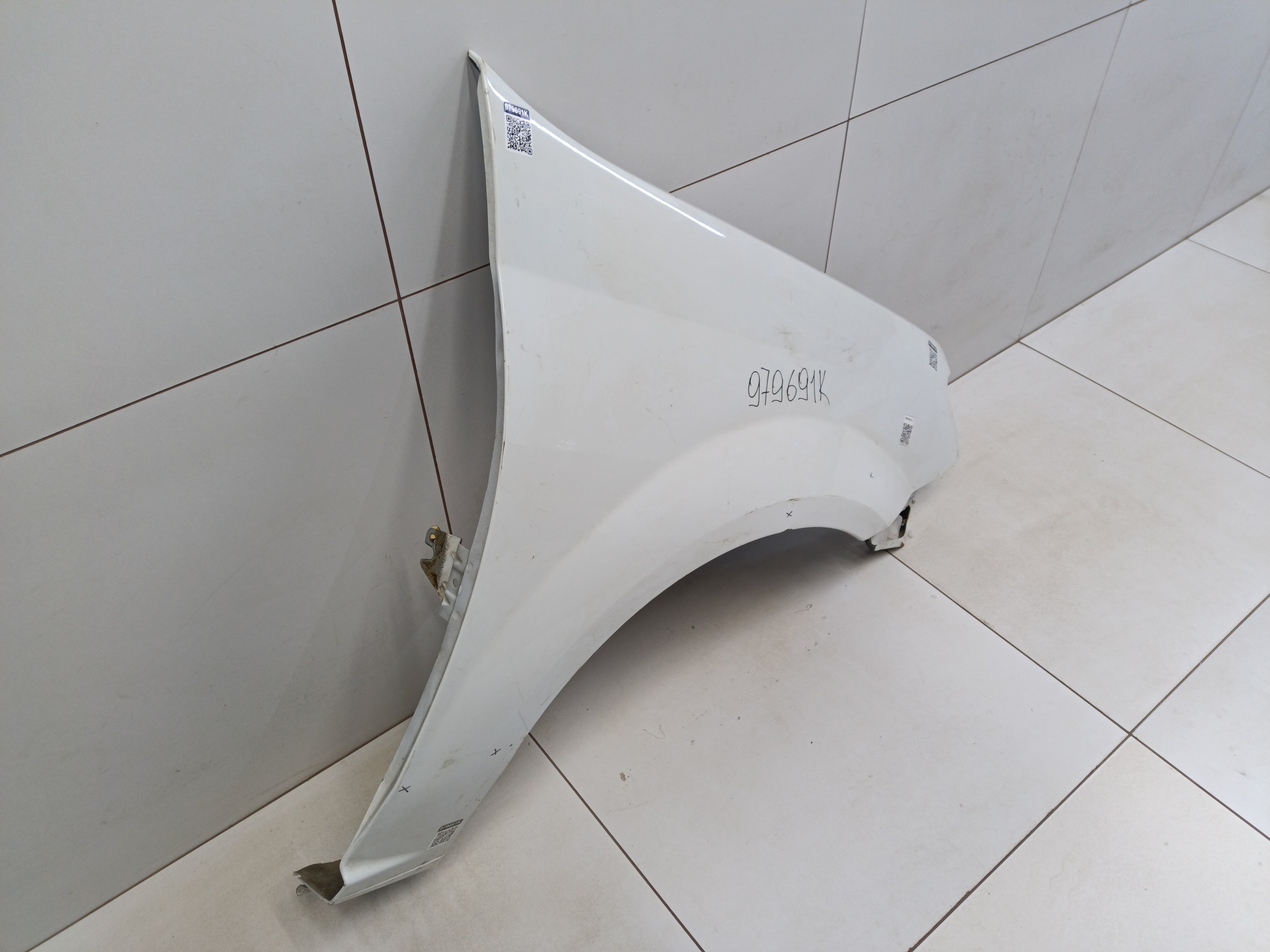 Крыло переднее правое Lada Largus 1