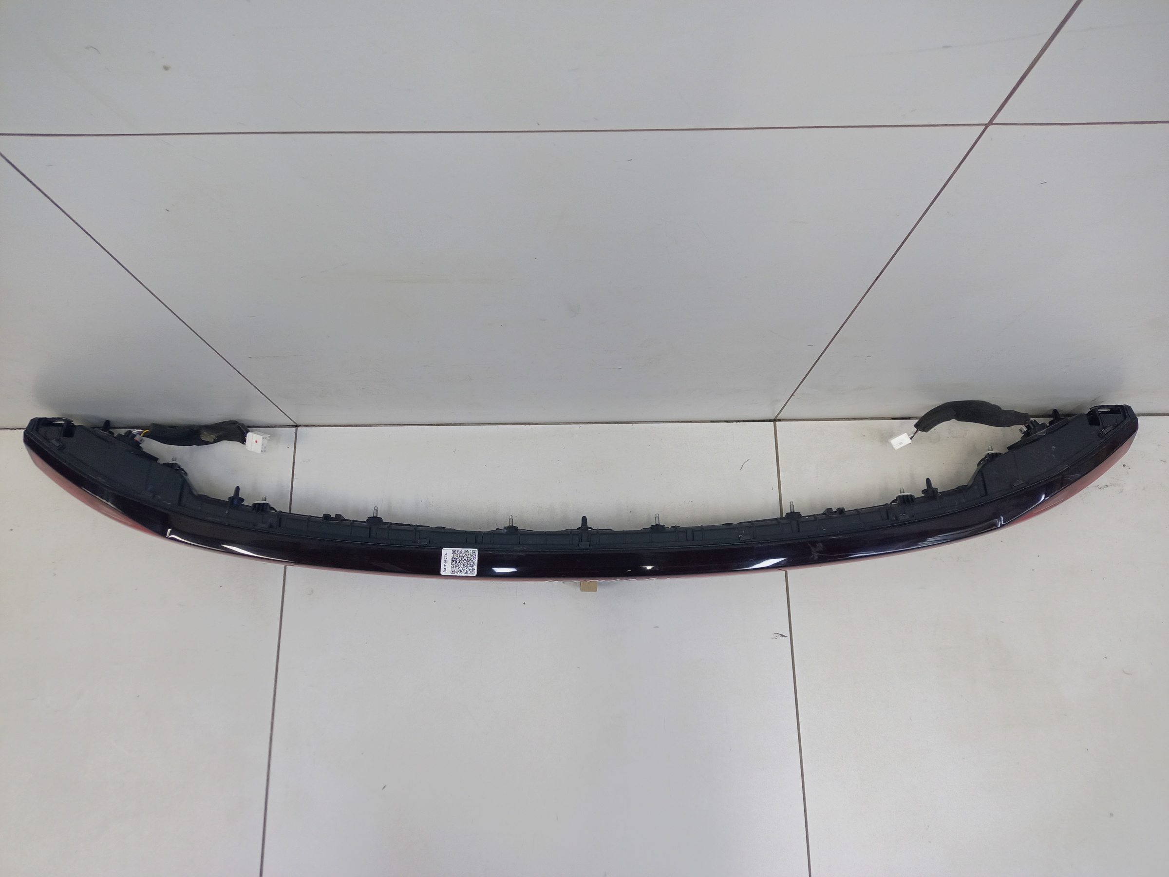 Фонарь крышки багажника центральный Geely Coolray Restail