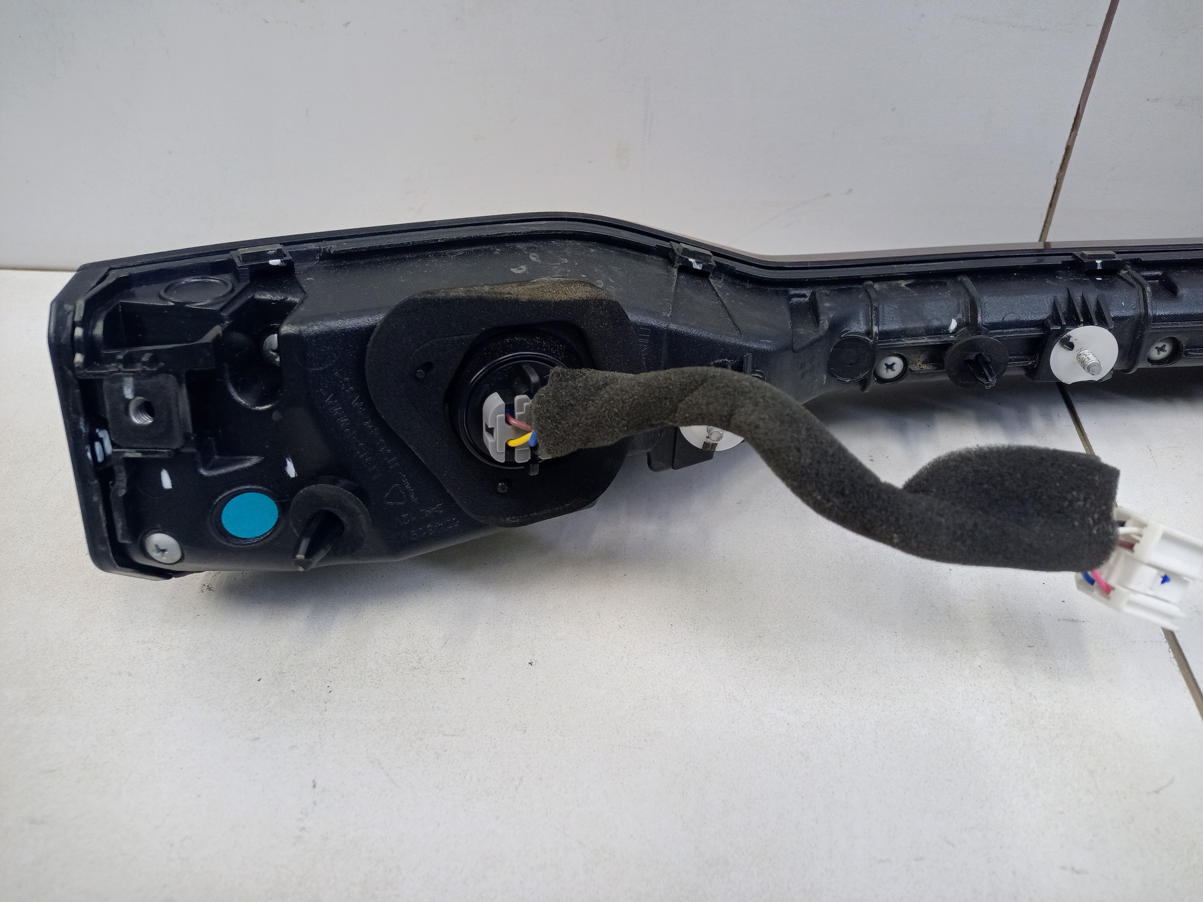 Фонарь крышки багажника центральный Geely Coolray Restail