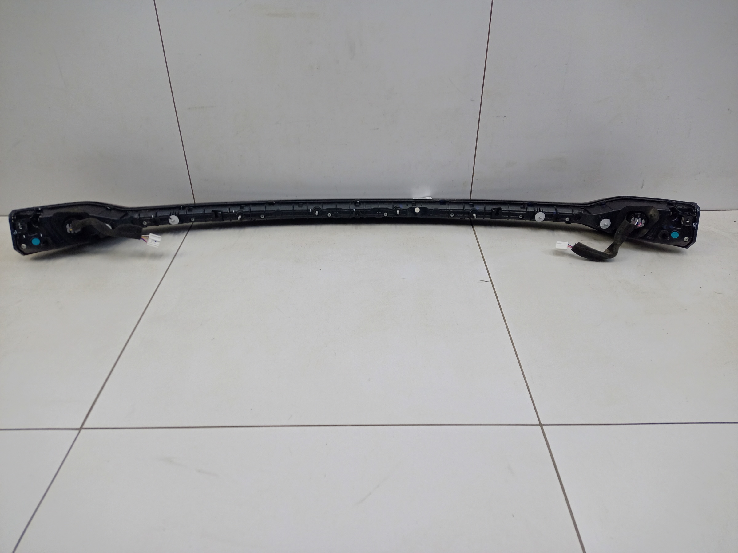 Фонарь крышки багажника центральный Geely Coolray Restail