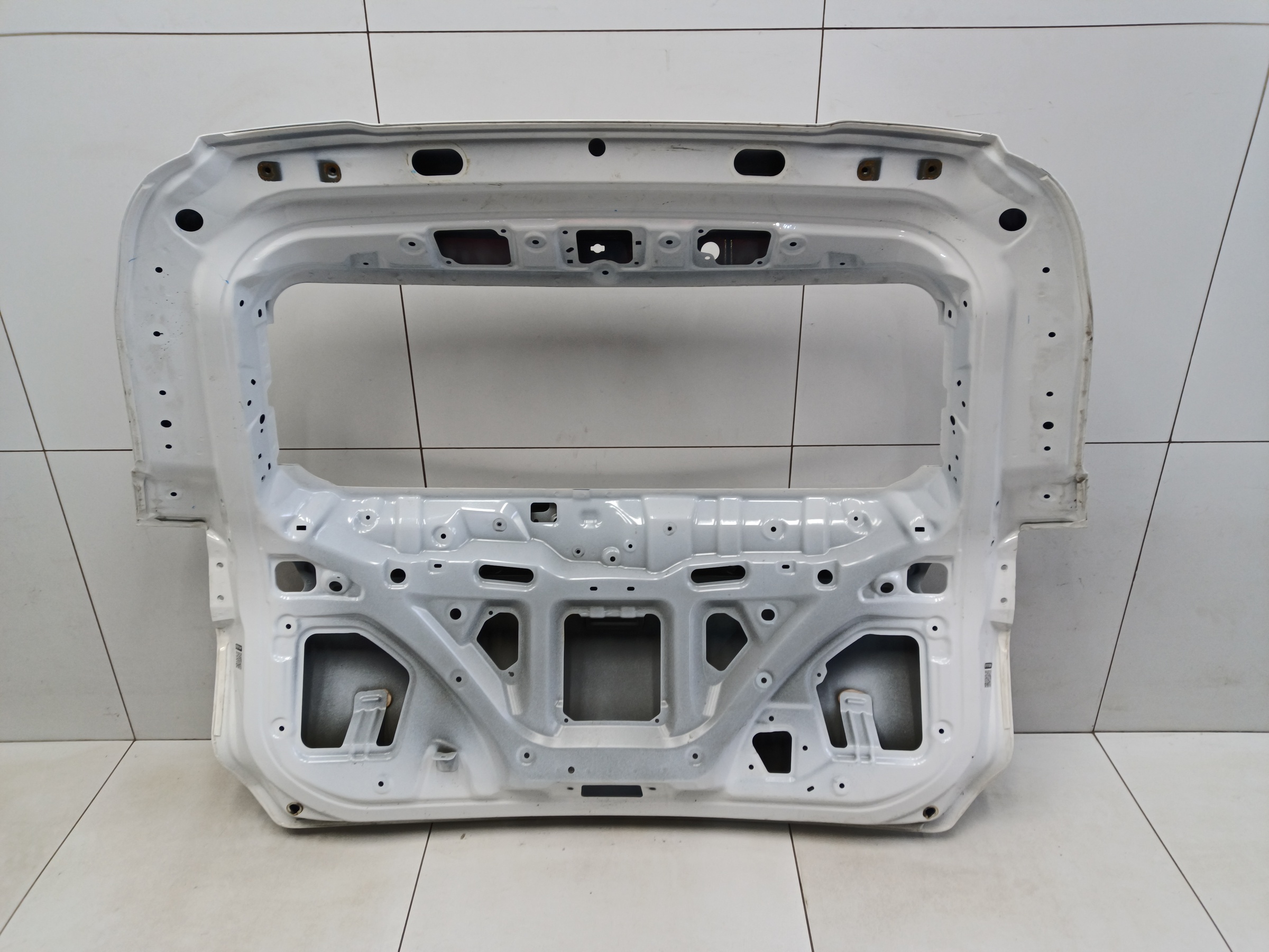 Крышка багажника Chery Tiggo 8 с датчиком защемления